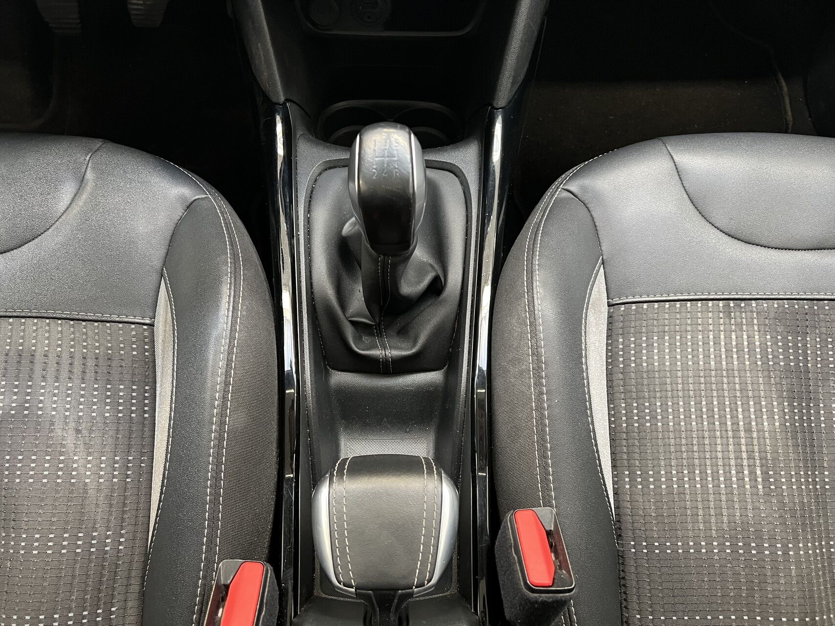 Billede af Peugeot 2008 1,6 BlueHDi Allure Sky 100HK