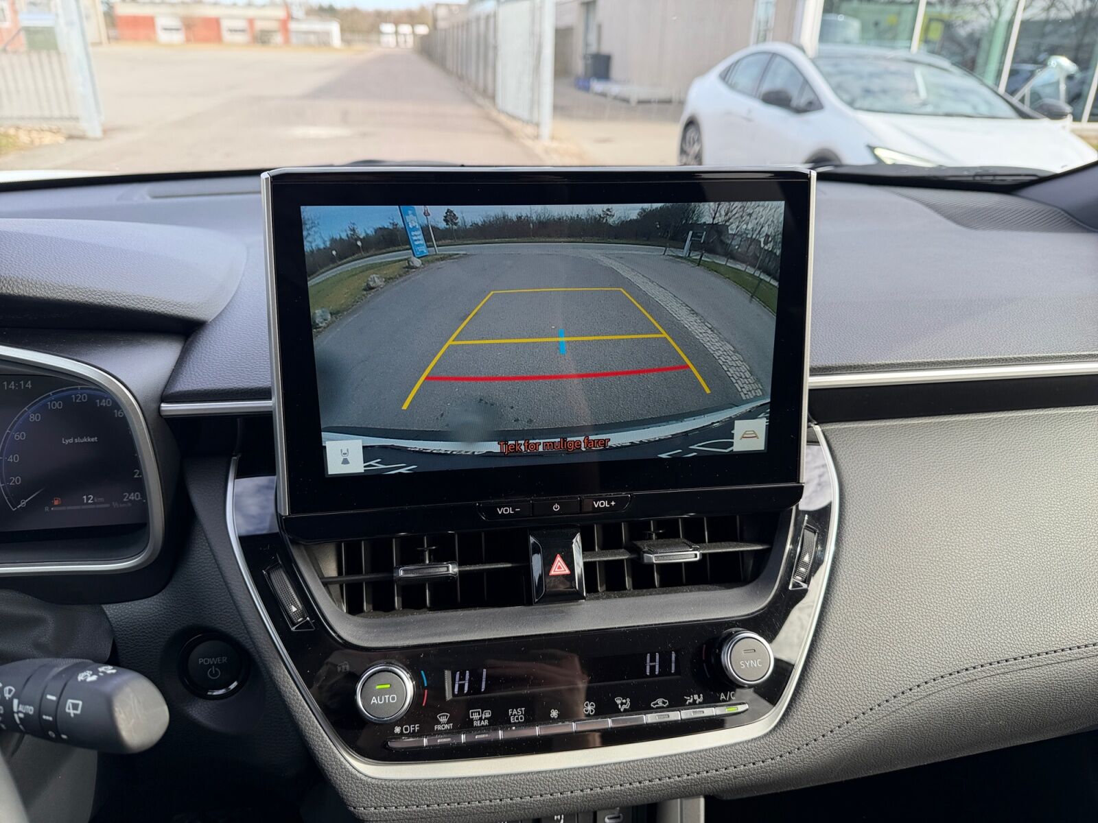 Billede af Toyota Corolla Cross 2,0 Hybrid Style Comfort E-CVT 197HK 5d Aut.