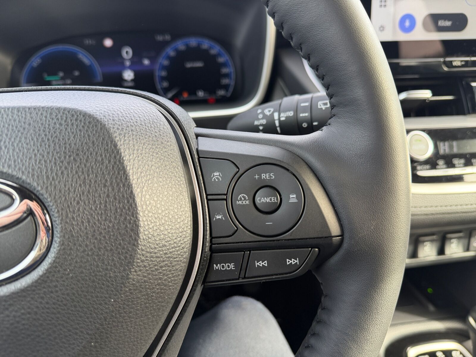 Billede af Toyota Corolla Cross 2,0 Hybrid Style Comfort E-CVT 197HK 5d Aut.