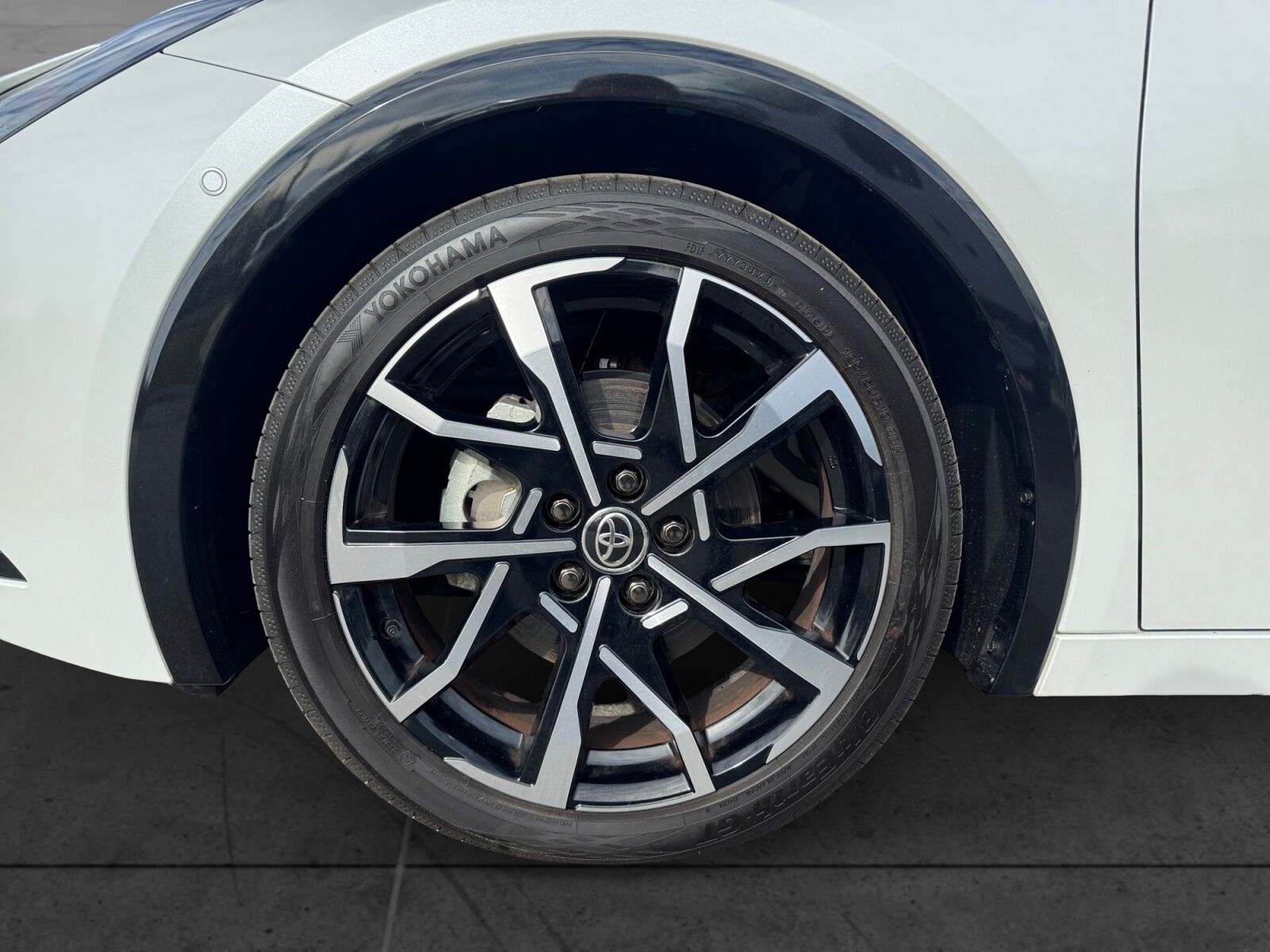 Billede af Toyota Prius Plug-in 2,0 Plugin-hybrid Executive 223HK 5d Aut.