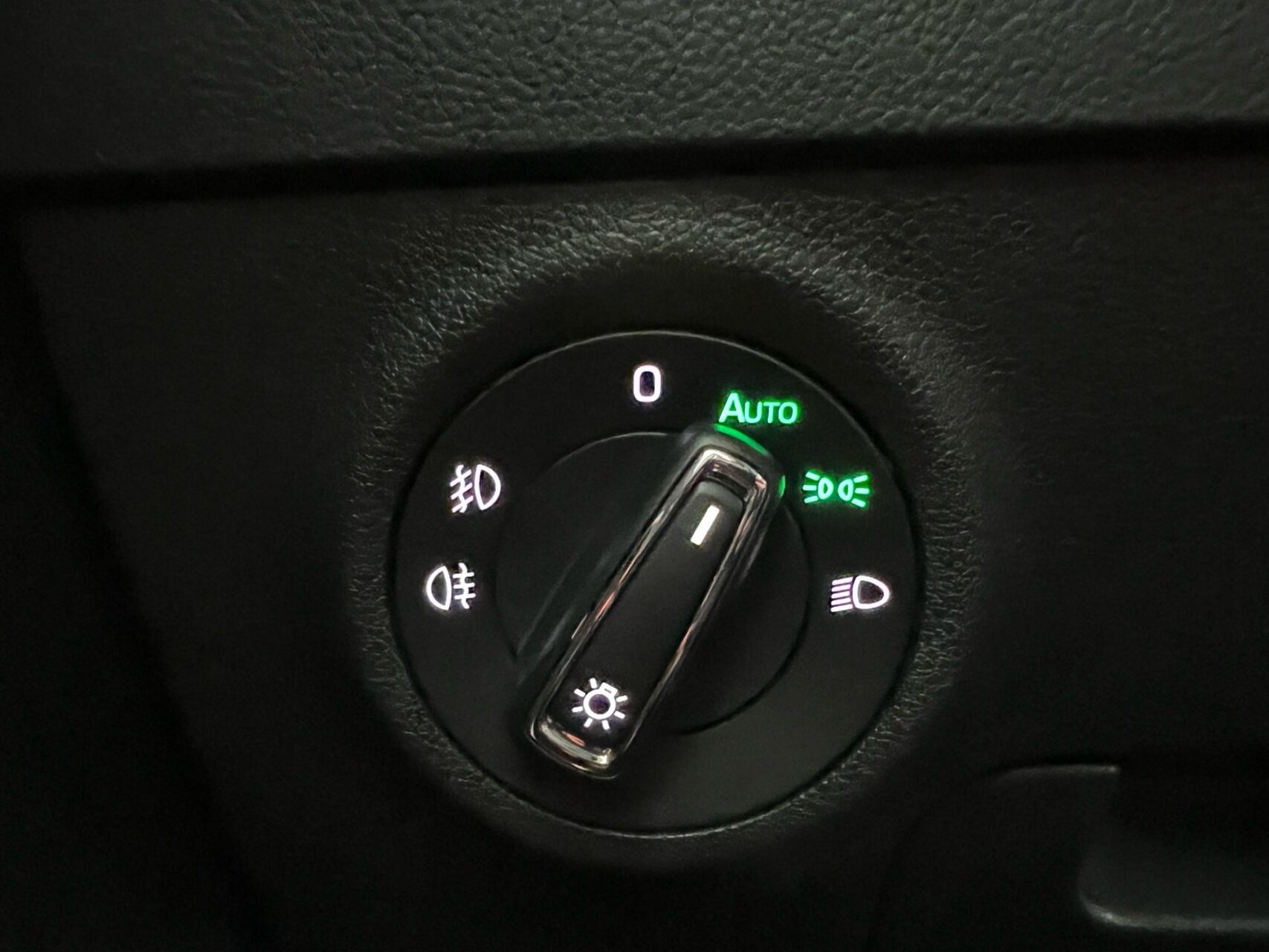 Billede af Skoda Karoq 1,6 TDI AdBlue Style DSG 115HK 5d 7g Aut.