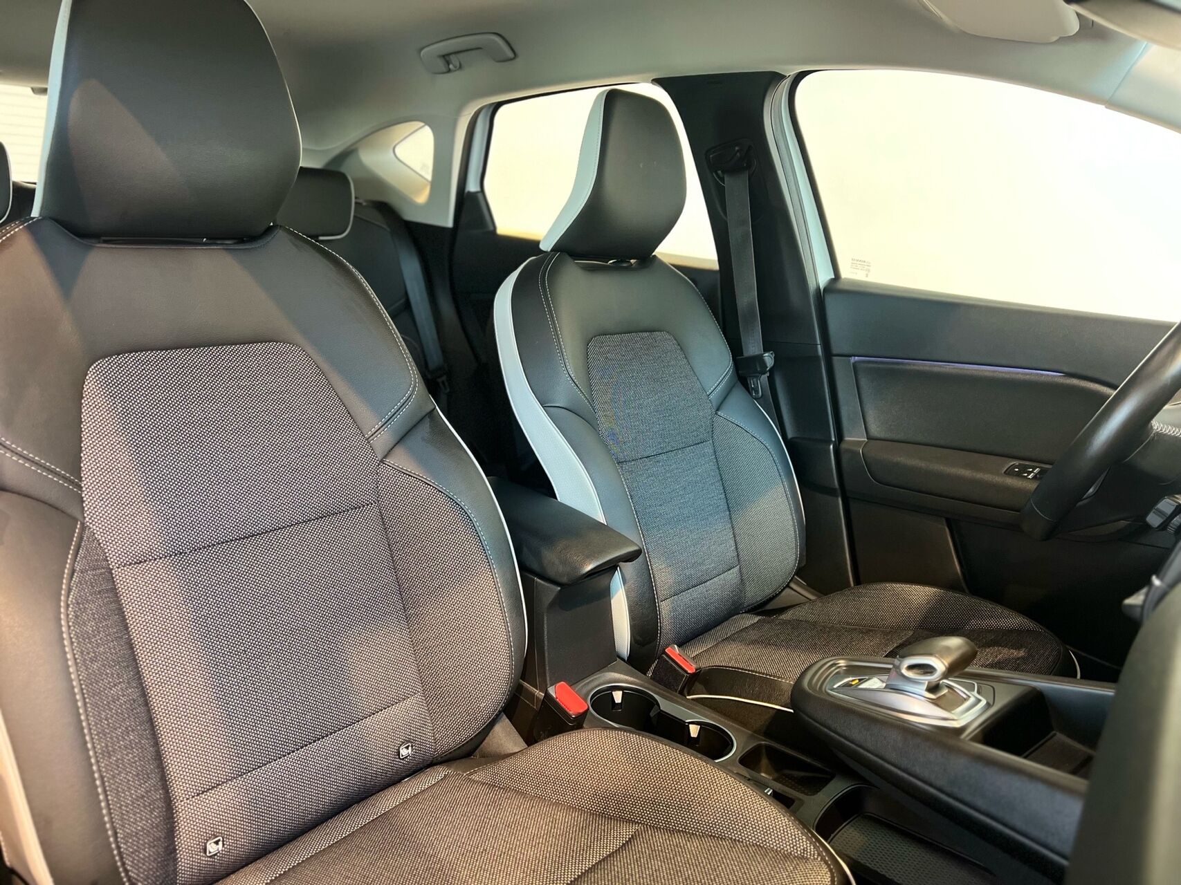 Billede af Renault Captur 1,6 E-TECH  Plugin-hybrid Intens 160HK 5d Aut.