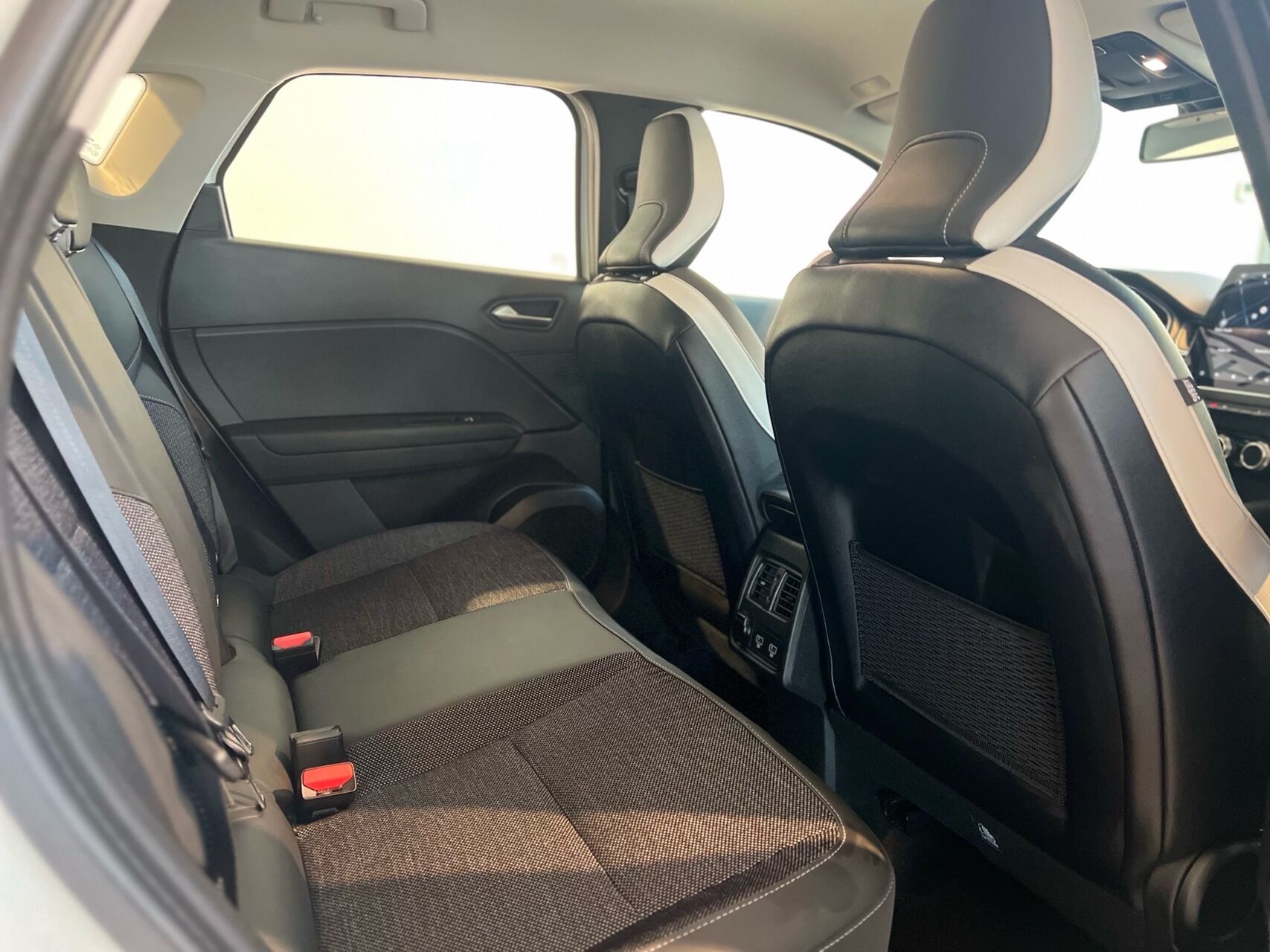 Billede af Renault Captur 1,6 E-TECH  Plugin-hybrid Intens 160HK 5d Aut.