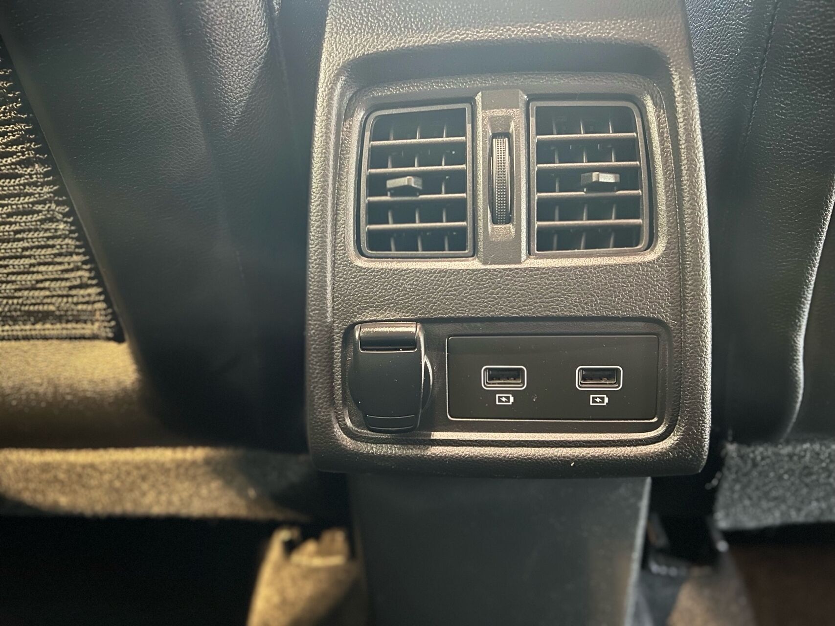 Billede af Renault Captur 1,6 E-TECH  Plugin-hybrid Intens 160HK 5d Aut.