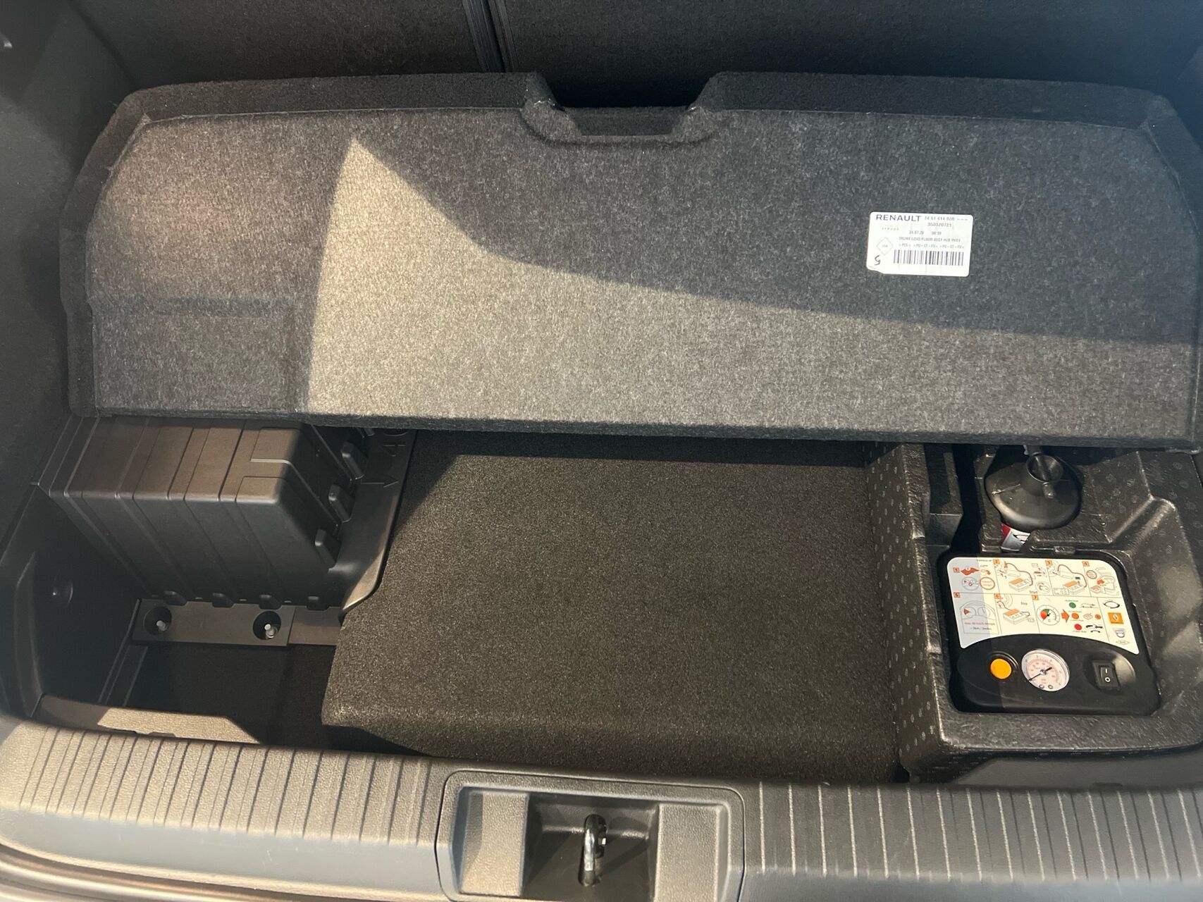 Billede af Renault Captur 1,6 E-TECH  Plugin-hybrid Intens 160HK 5d Aut.