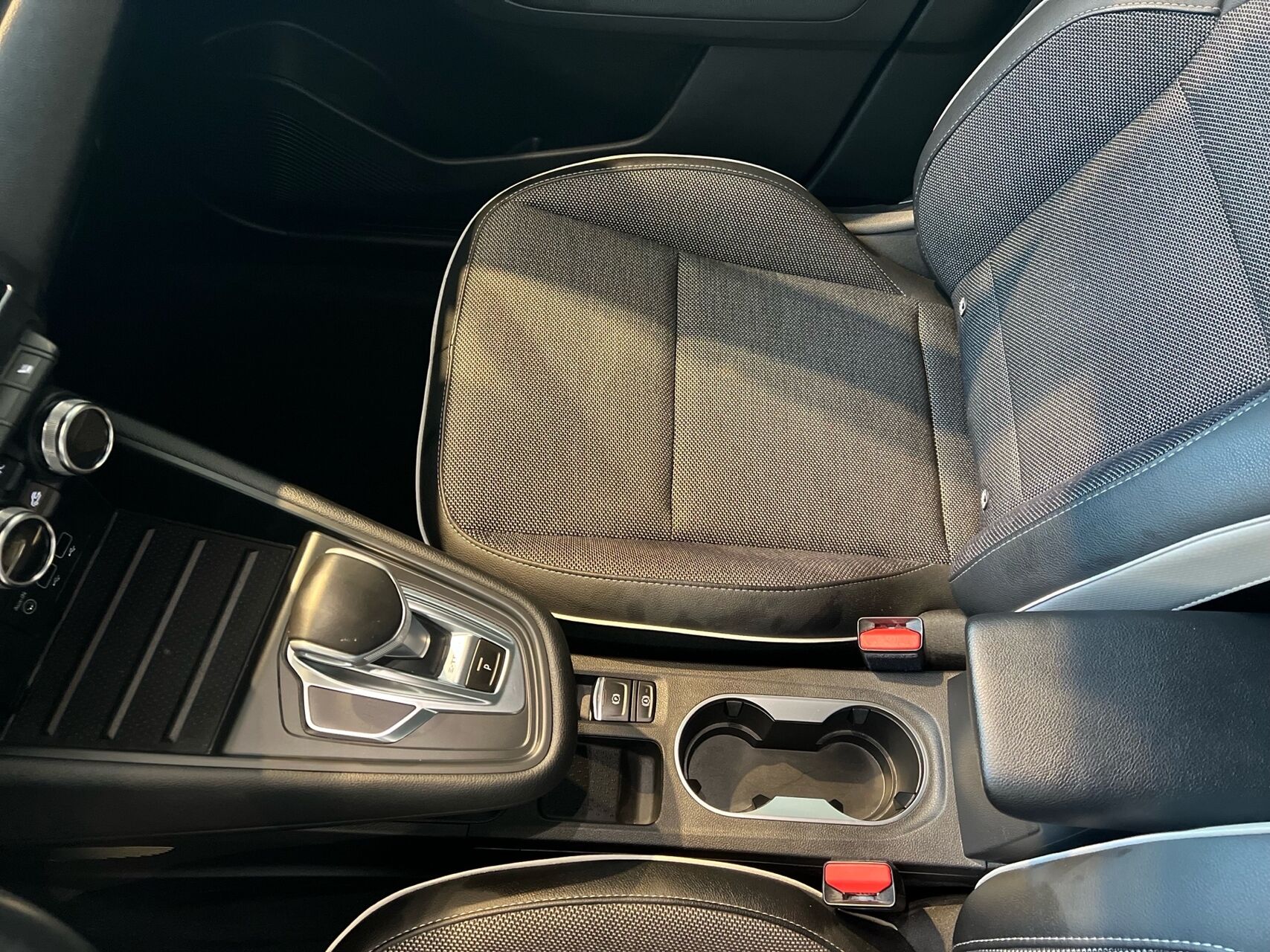 Billede af Renault Captur 1,6 E-TECH  Plugin-hybrid Intens 160HK 5d Aut.