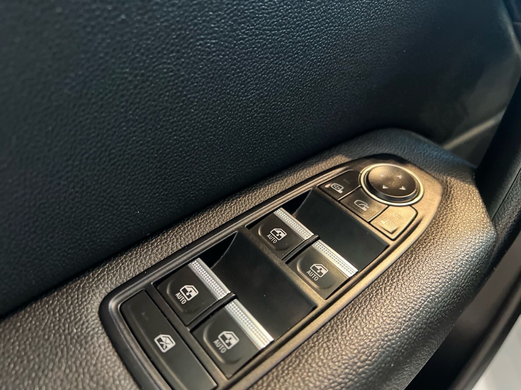 Billede af Renault Captur 1,6 E-TECH  Plugin-hybrid Intens 160HK 5d Aut.