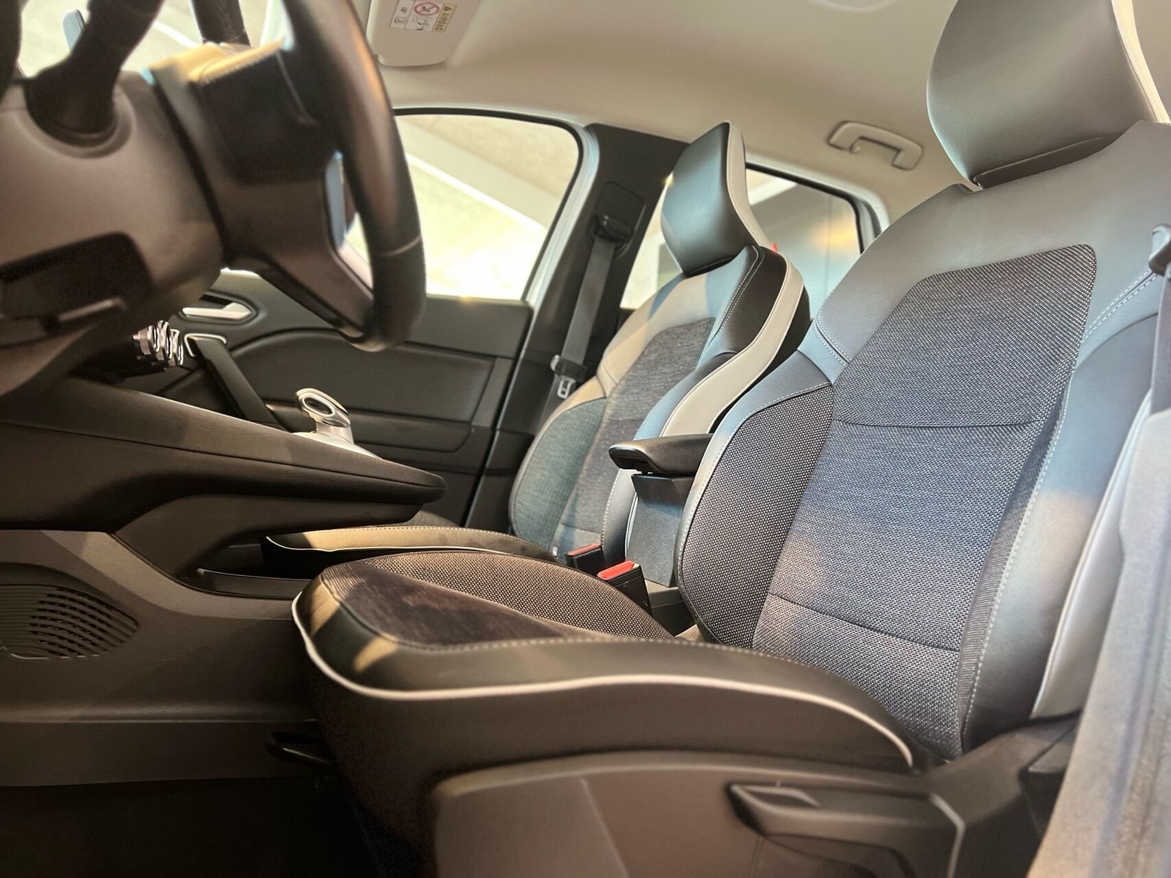 Billede af Renault Captur 1,6 E-TECH  Plugin-hybrid Intens 160HK 5d Aut.