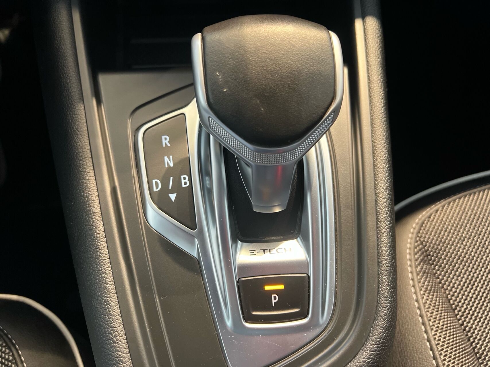 Billede af Renault Captur 1,6 E-TECH  Plugin-hybrid Intens 160HK 5d Aut.