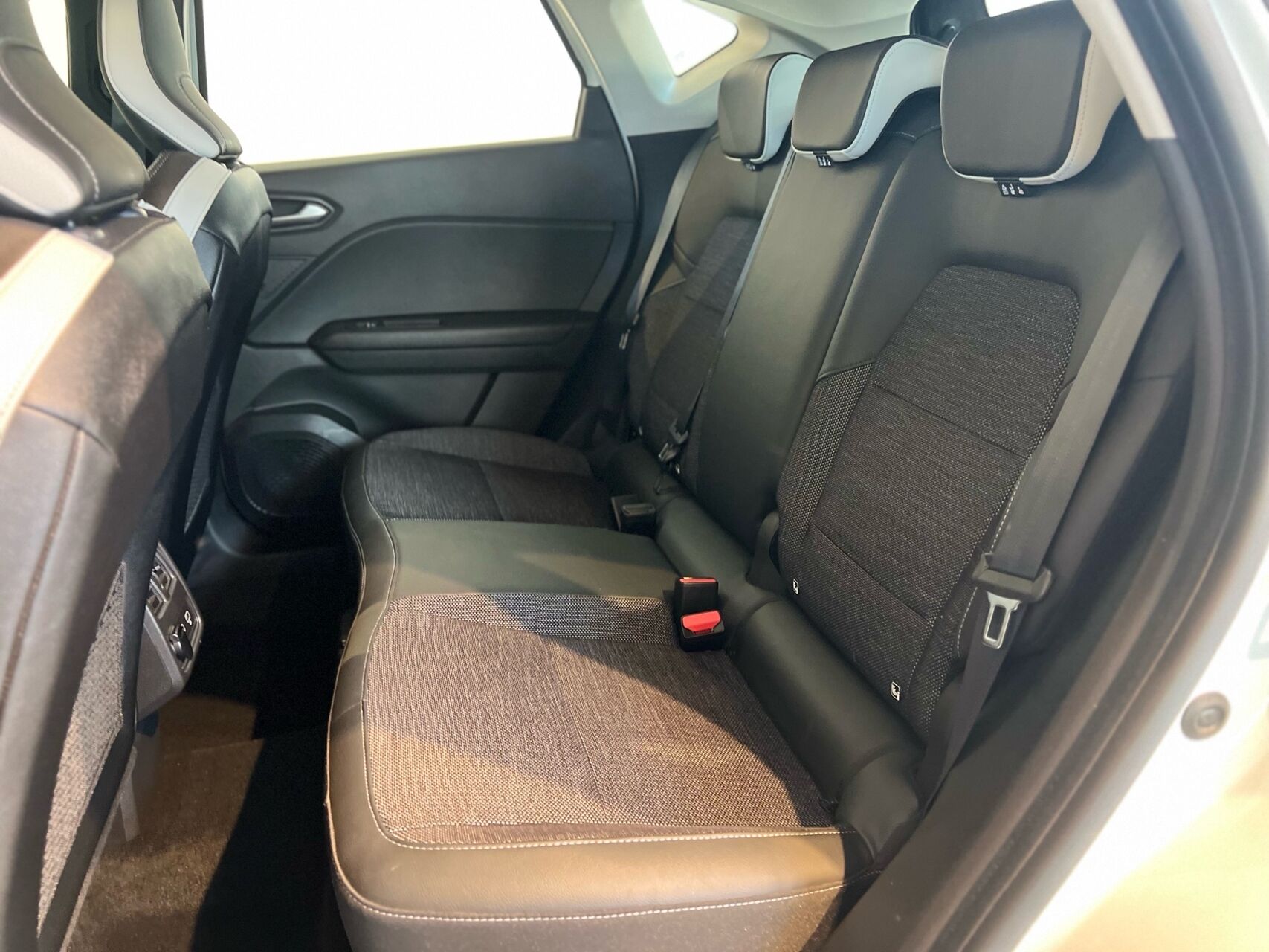 Billede af Renault Captur 1,6 E-TECH  Plugin-hybrid Intens 160HK 5d Aut.