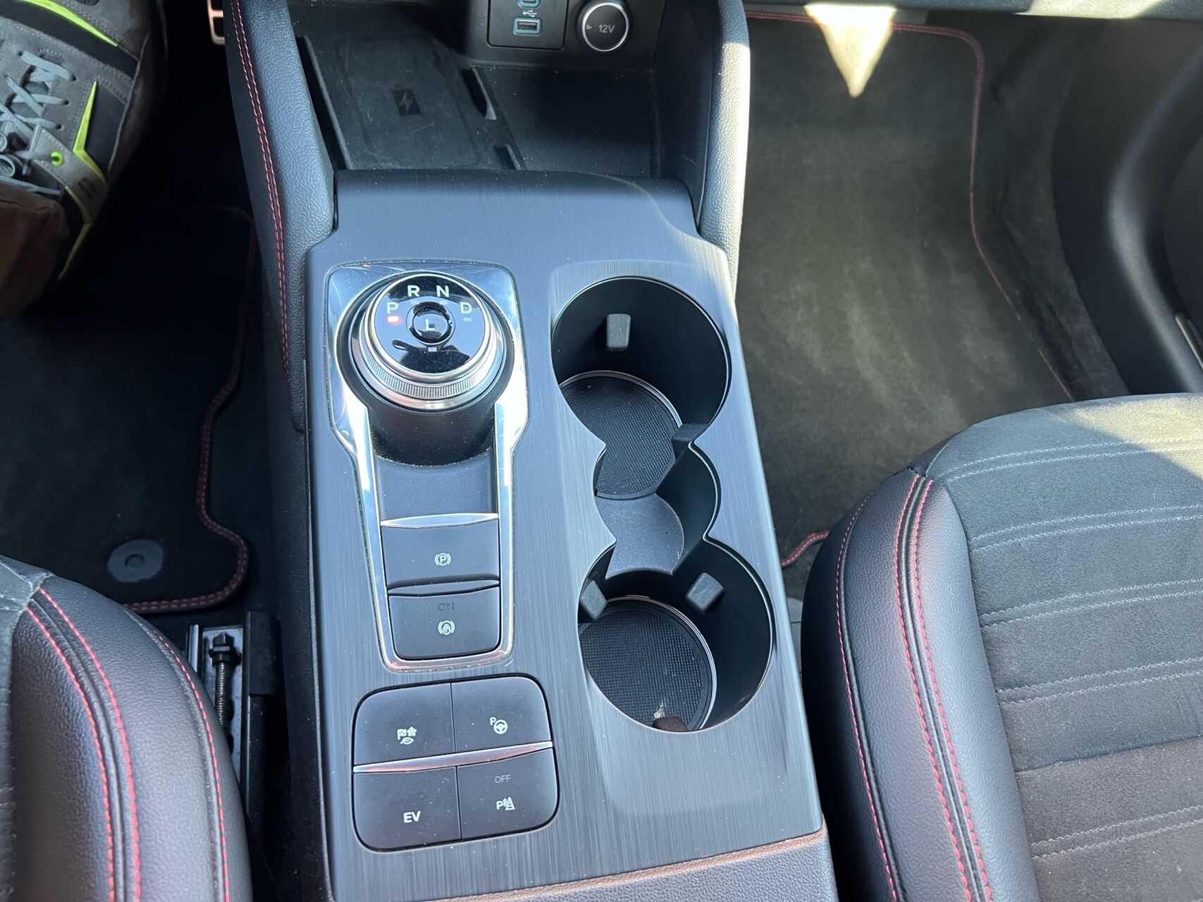 Billede af Ford Kuga 2,5 Plugin-hybrid ST-Line X CVT 225HK 5d Trinl. Gear