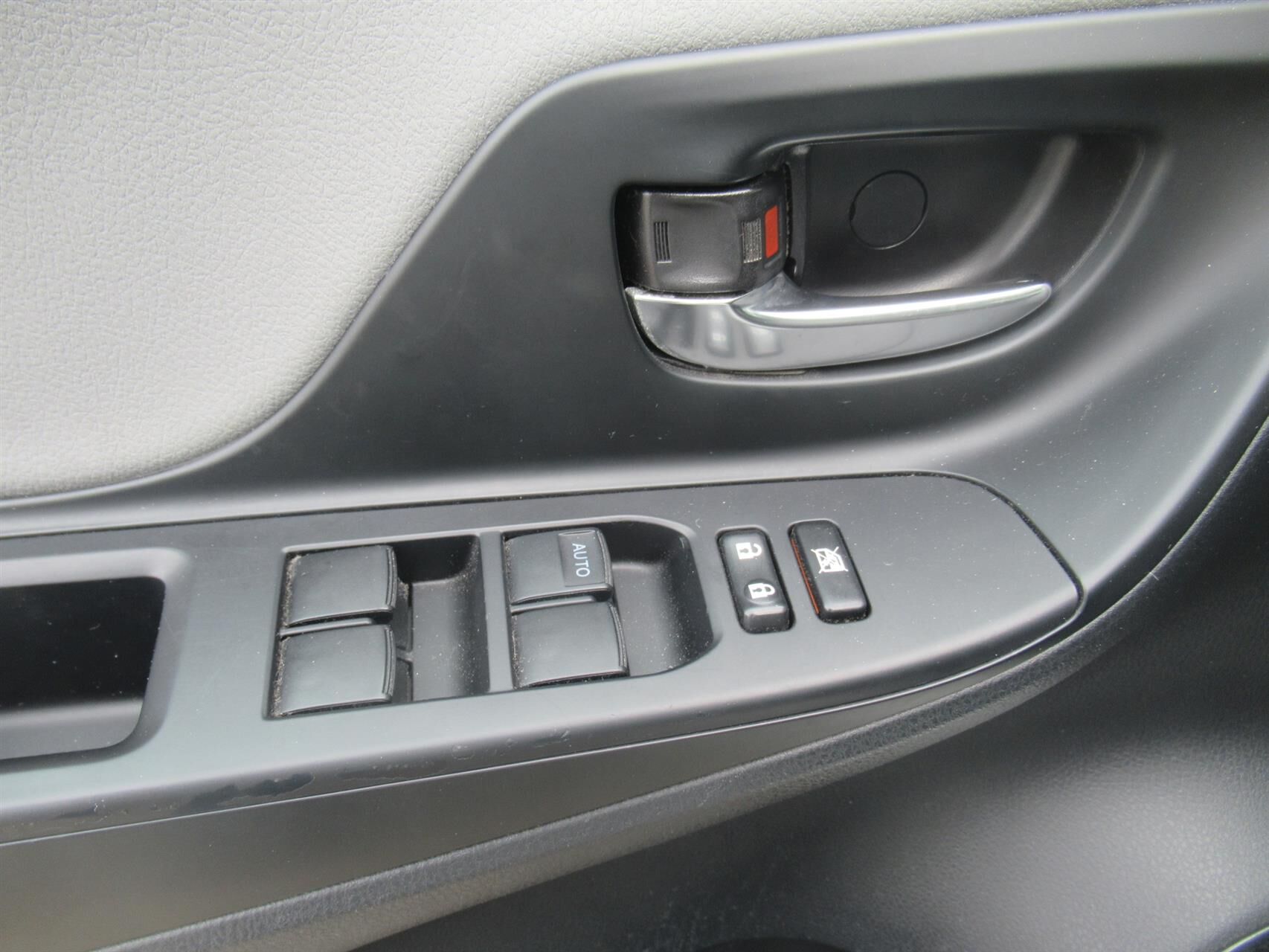 Billede af Toyota Yaris 1,5 Hybrid Pure Safety Sense E-CVT 100HK 5d Trinl. Gear