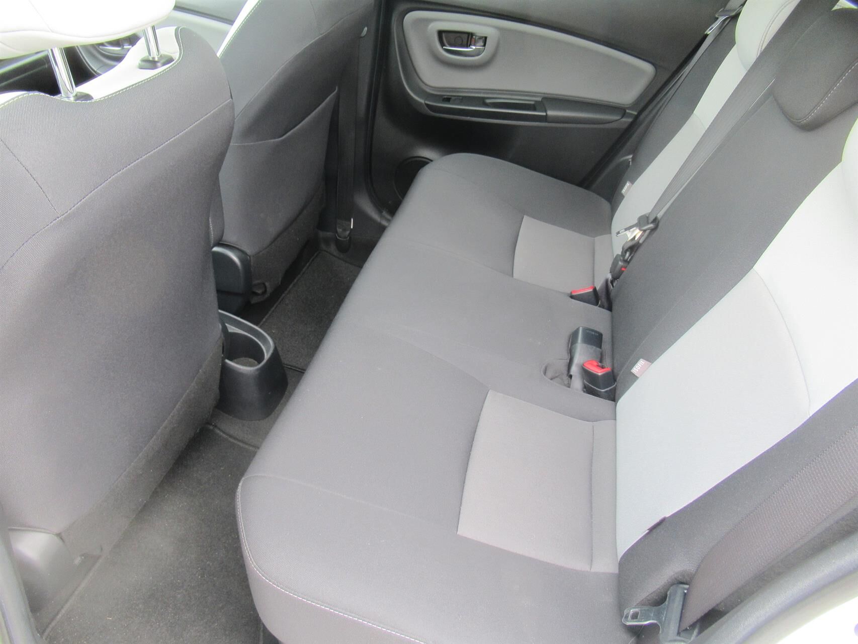 Billede af Toyota Yaris 1,5 Hybrid Pure Safety Sense E-CVT 100HK 5d Trinl. Gear