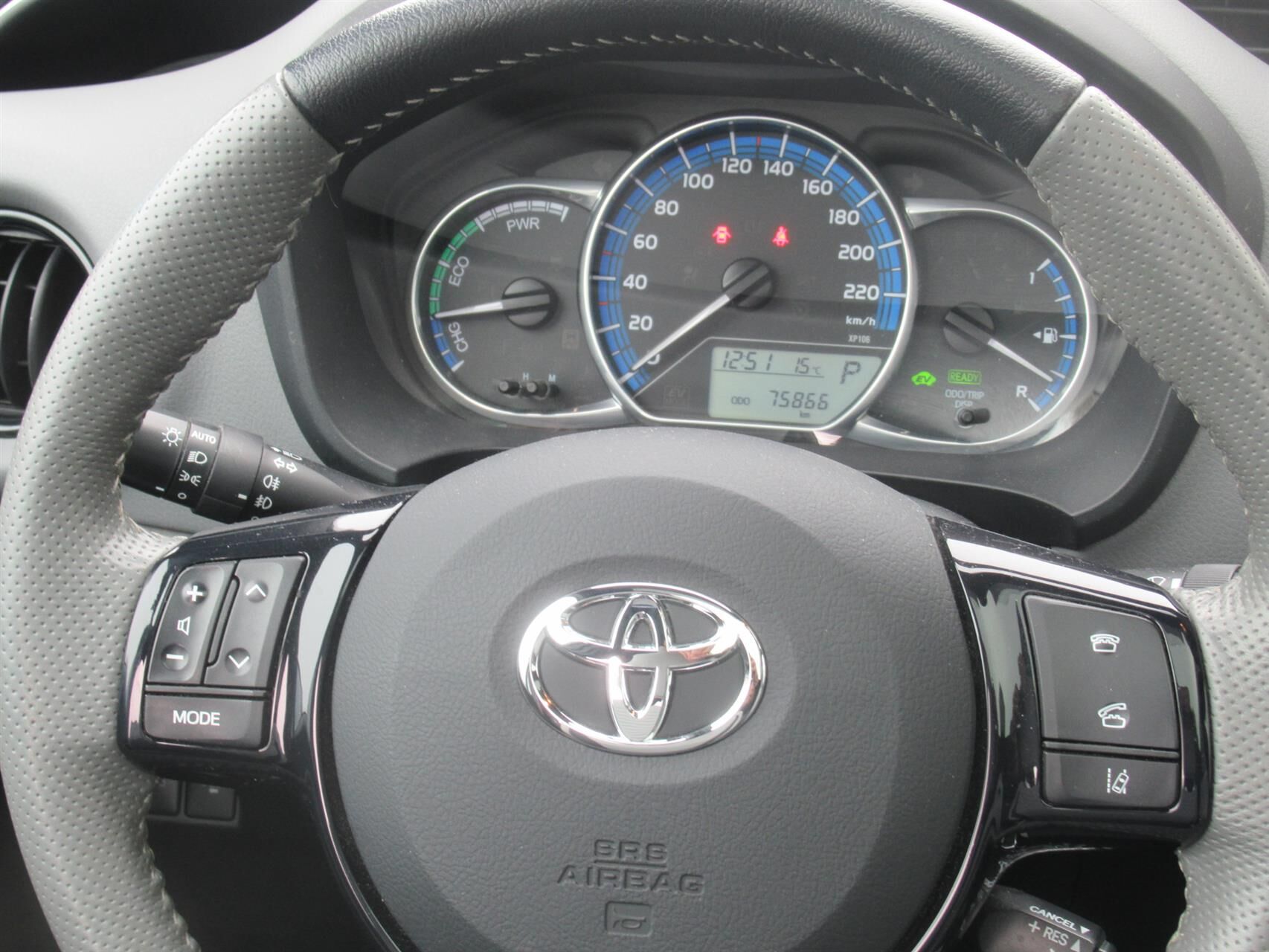 Billede af Toyota Yaris 1,5 Hybrid Pure Safety Sense E-CVT 100HK 5d Trinl. Gear