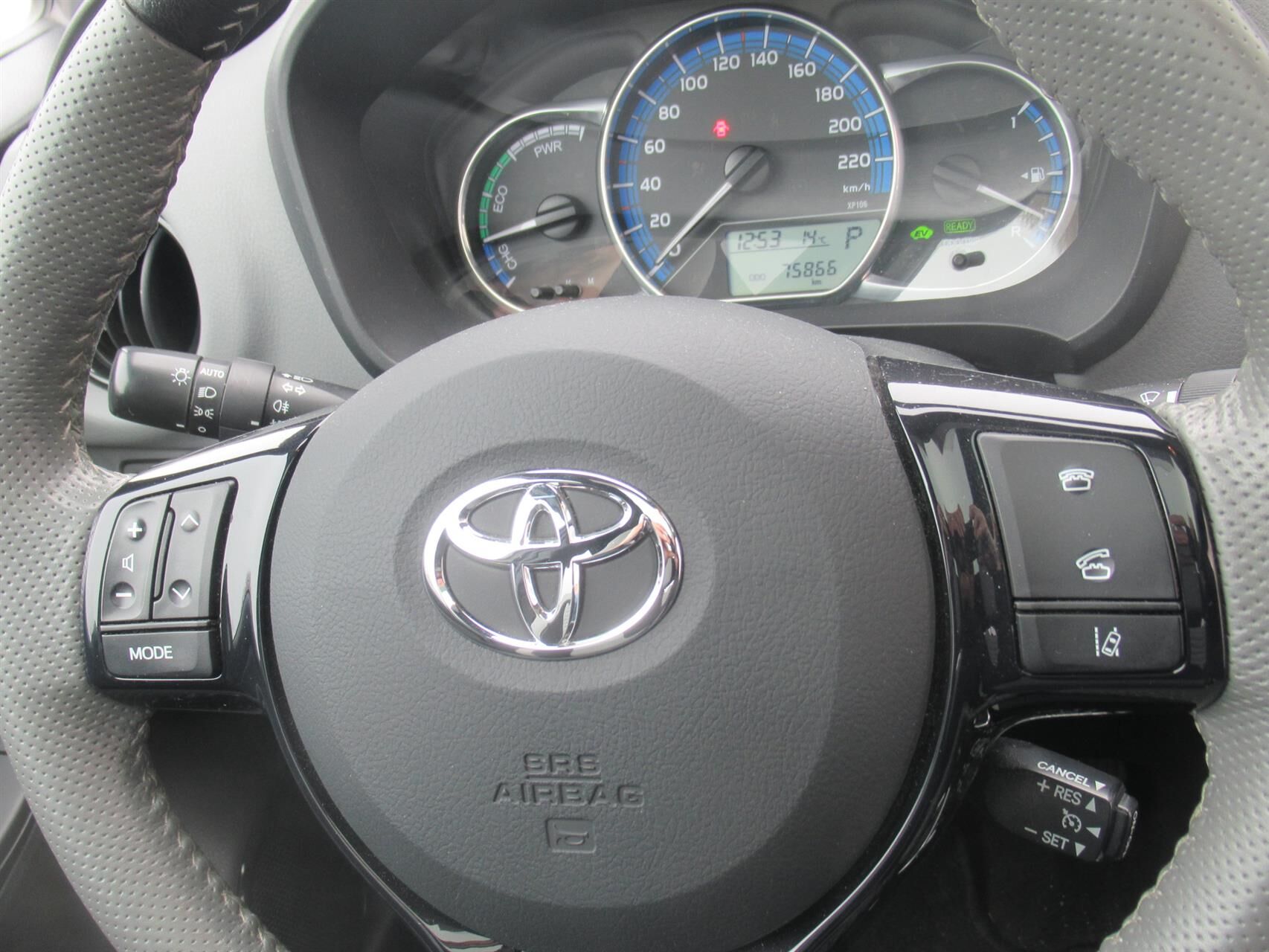 Billede af Toyota Yaris 1,5 Hybrid Pure Safety Sense E-CVT 100HK 5d Trinl. Gear