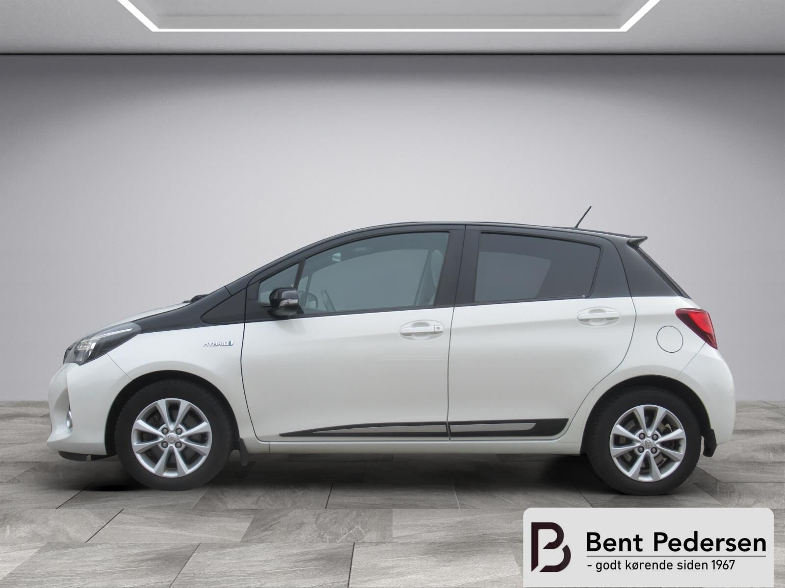 Billede af Toyota Yaris 1,5 Hybrid Pure Safety Sense E-CVT 100HK 5d Trinl. Gear