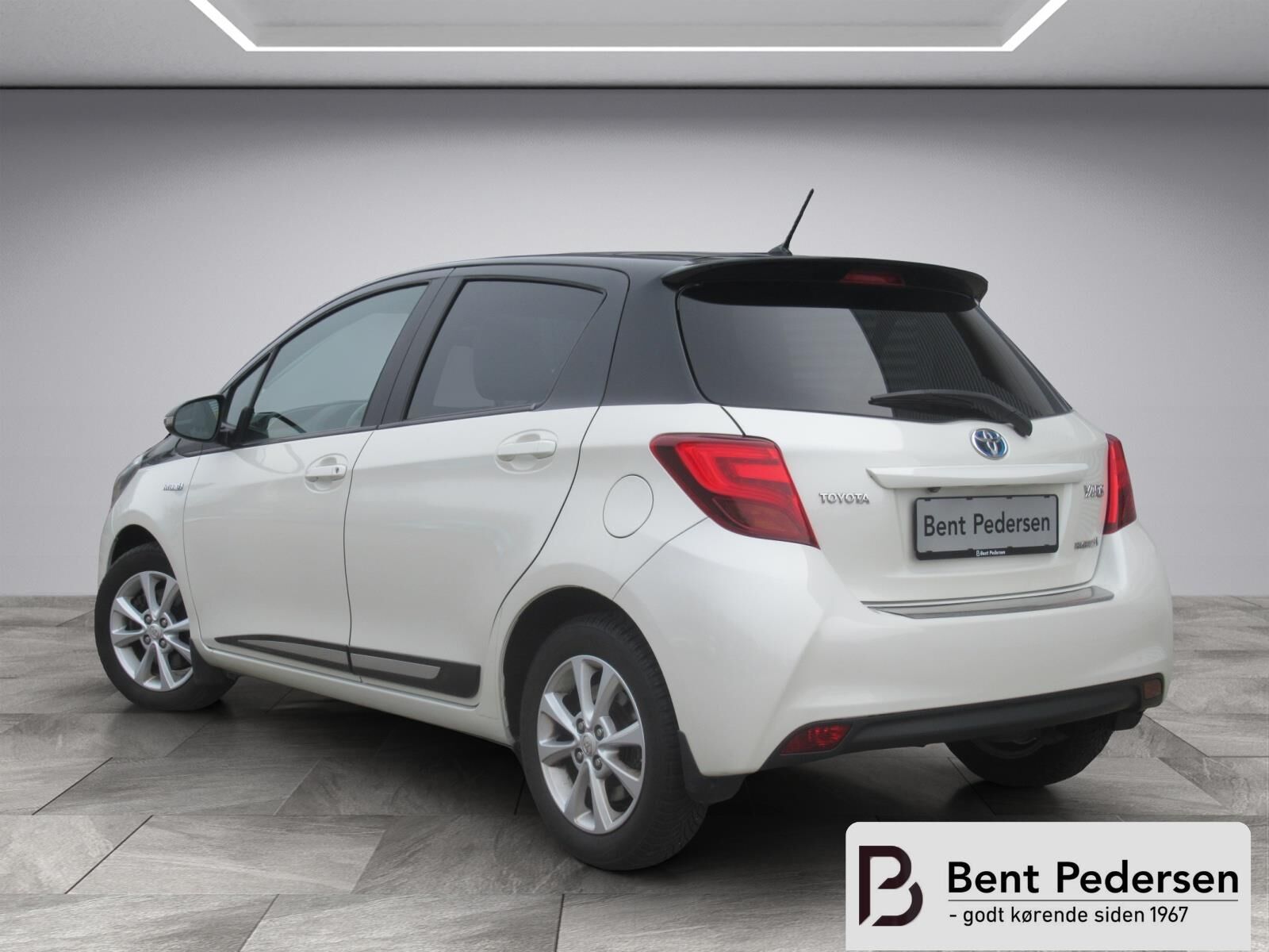 Billede af Toyota Yaris 1,5 Hybrid Pure Safety Sense E-CVT 100HK 5d Trinl. Gear