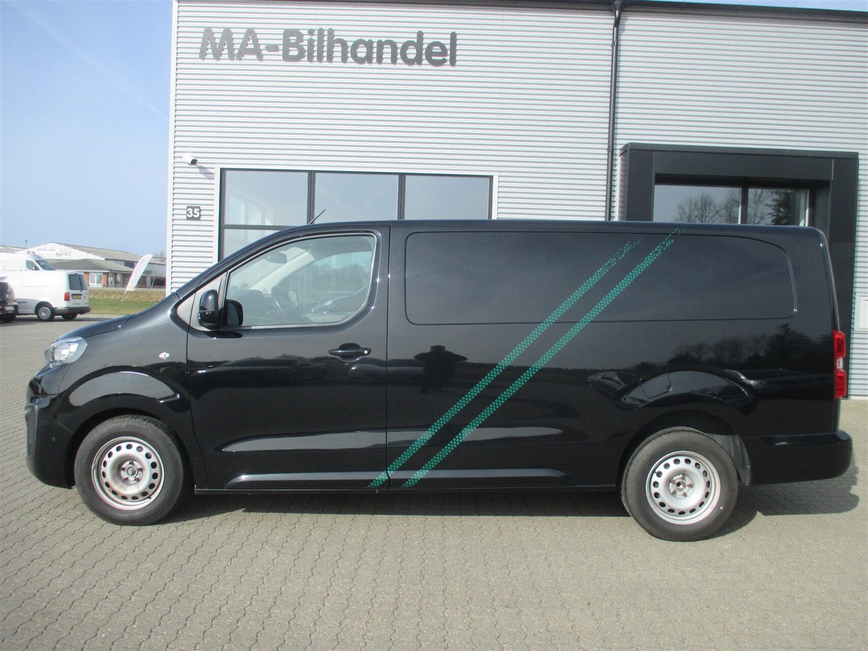 Billede af Peugeot Expert L3 2,0 BlueHDi Ultimate EAT6 180HK Van 6g Aut.