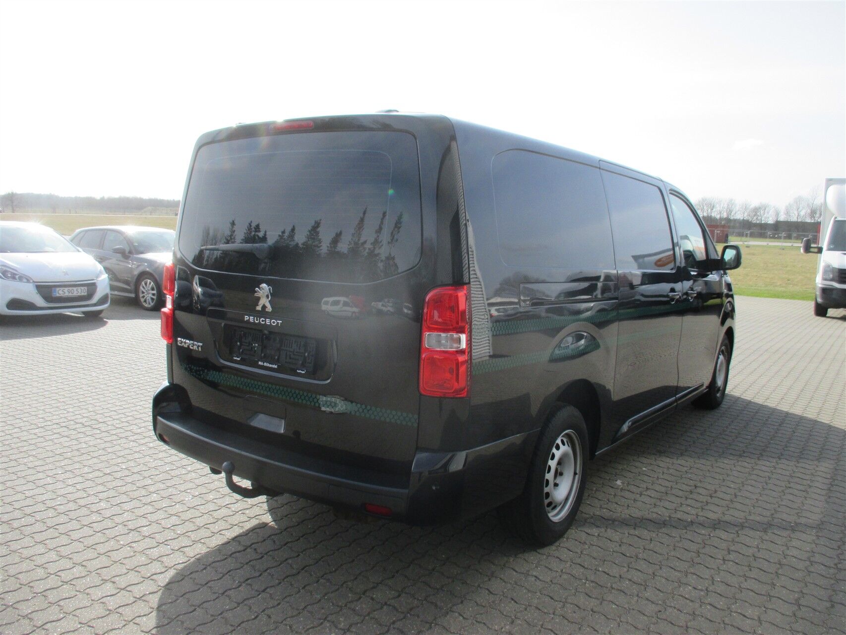 Billede af Peugeot Expert L3 2,0 BlueHDi Ultimate EAT6 180HK Van 6g Aut.