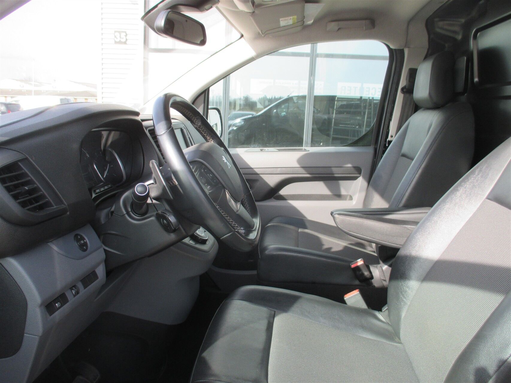 Billede af Peugeot Expert L3 2,0 BlueHDi Ultimate EAT6 180HK Van 6g Aut.