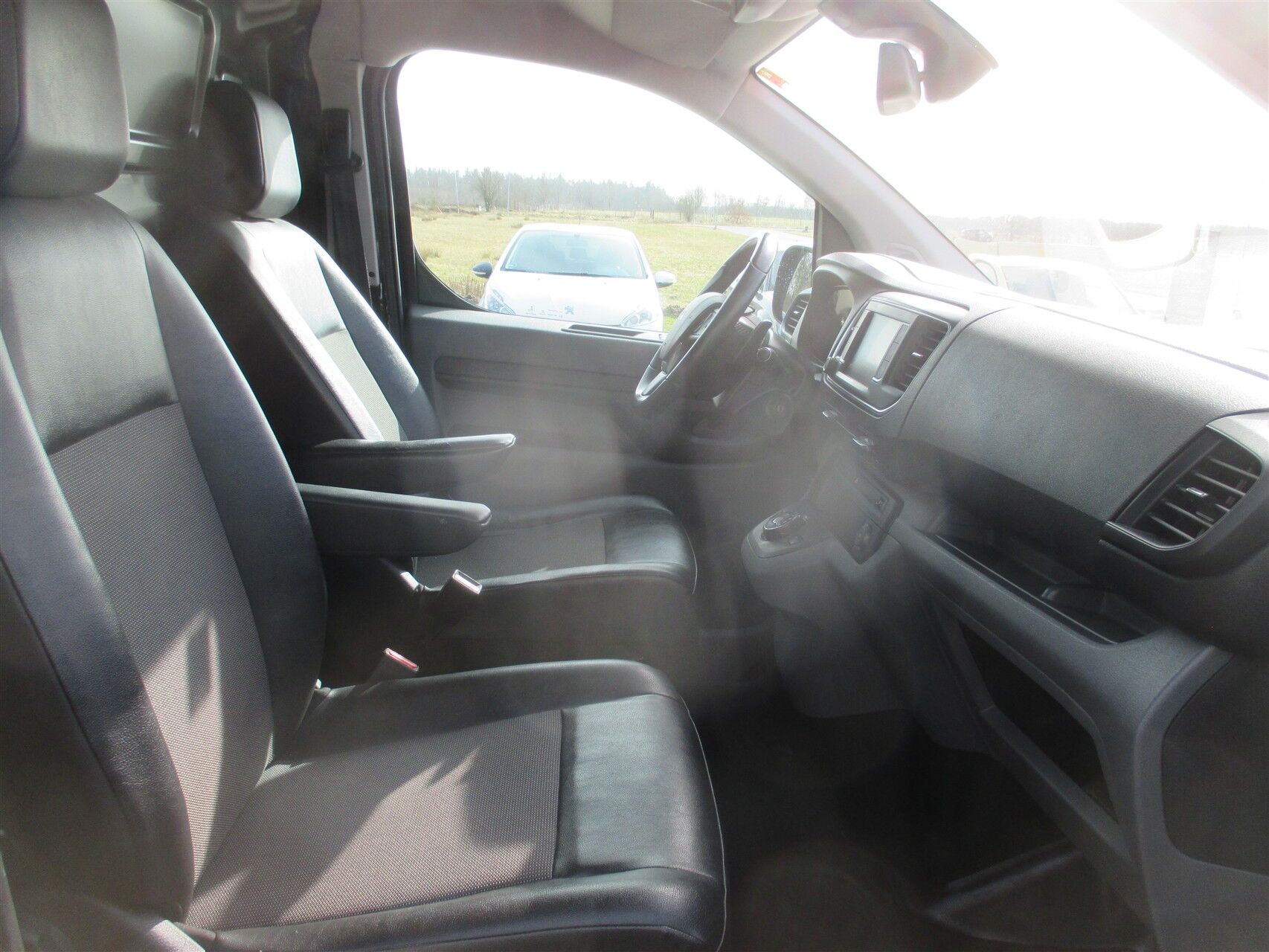 Billede af Peugeot Expert L3 2,0 BlueHDi Ultimate EAT6 180HK Van 6g Aut.