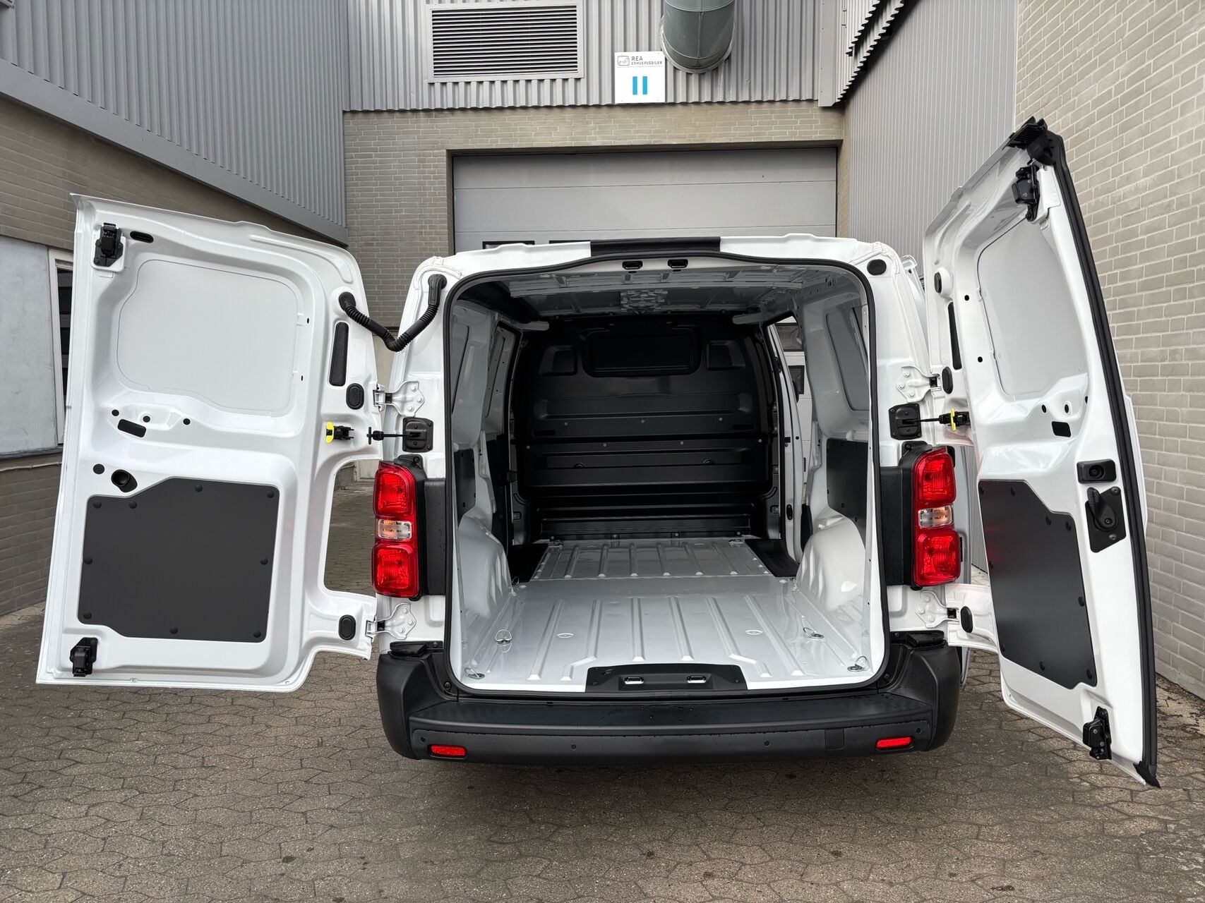 Billede af Fiat E-Scudo L3H1 EL Business 136HK Van Aut.