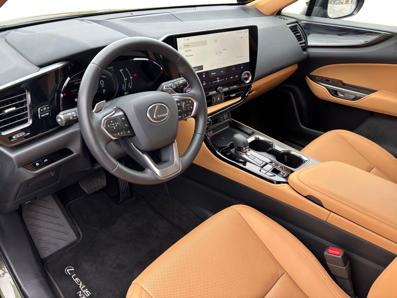 Billede af Lexus NX 450h+ 2,5 Plugin-hybrid Business Plus 4WD 309HK 5d Trinl. Gear