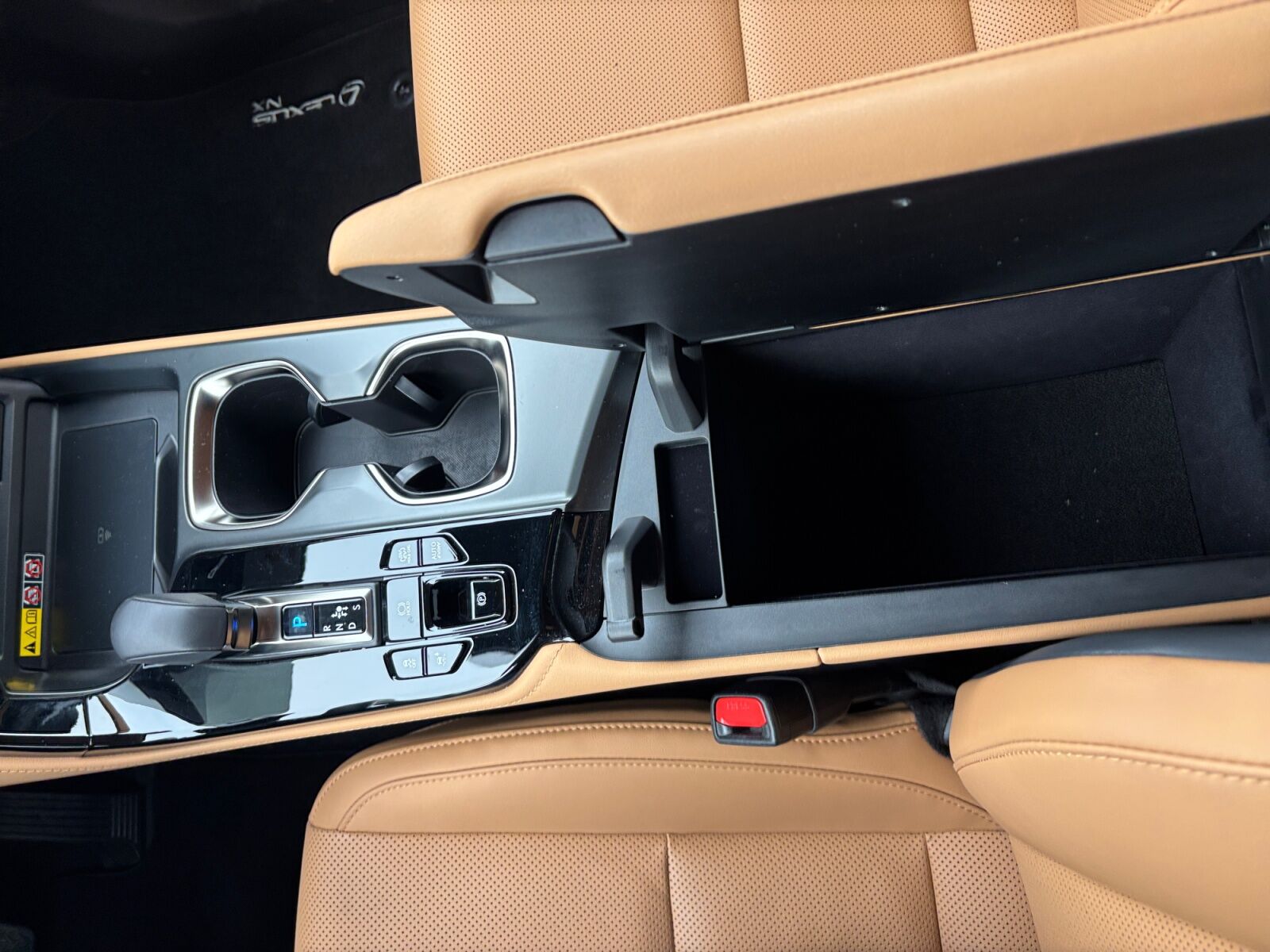 Billede af Lexus NX 450h+ 2,5 Plugin-hybrid Business Plus 4WD 309HK 5d Trinl. Gear