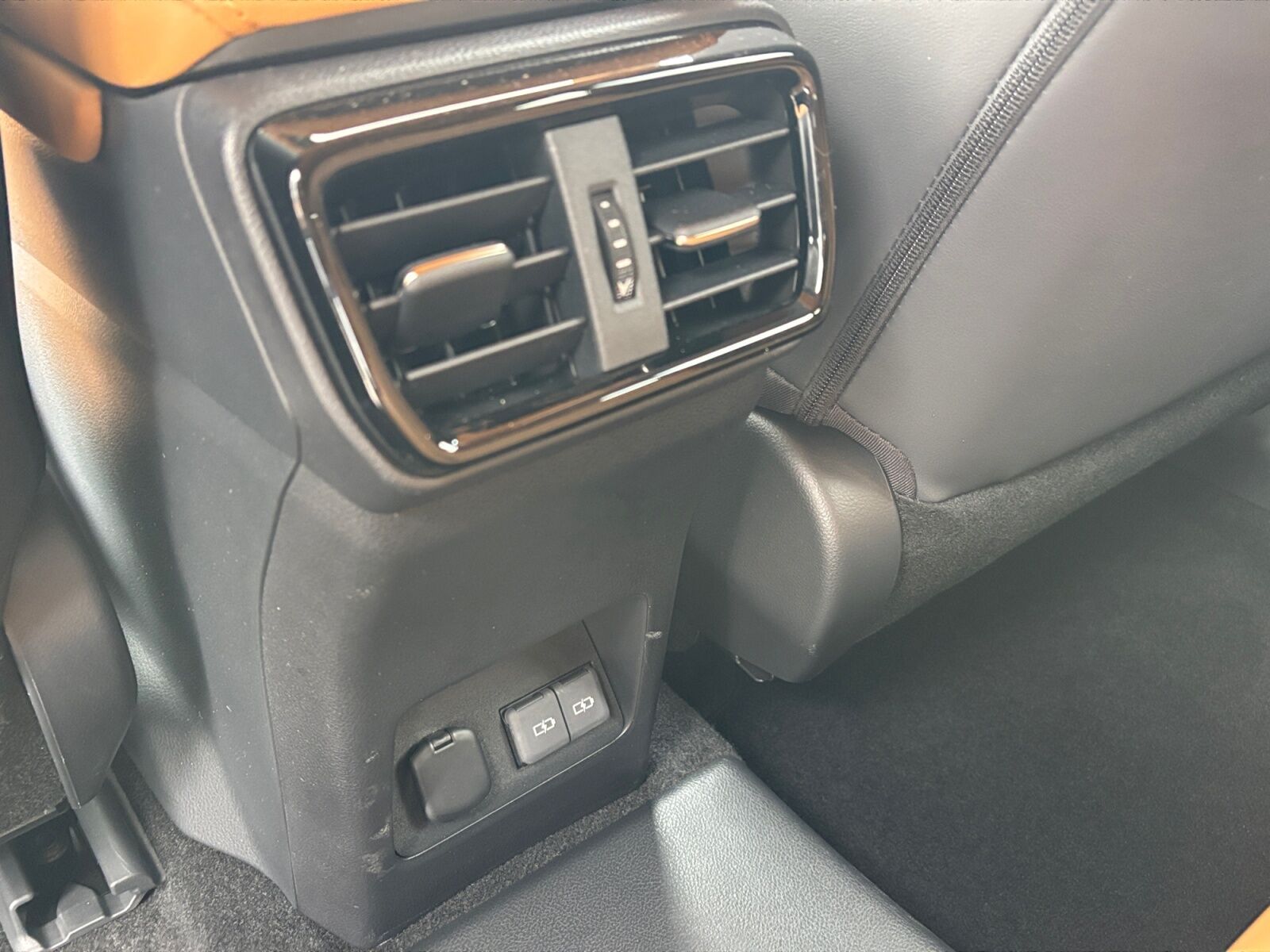 Billede af Lexus NX 450h+ 2,5 Plugin-hybrid Business Plus 4WD 309HK 5d Trinl. Gear