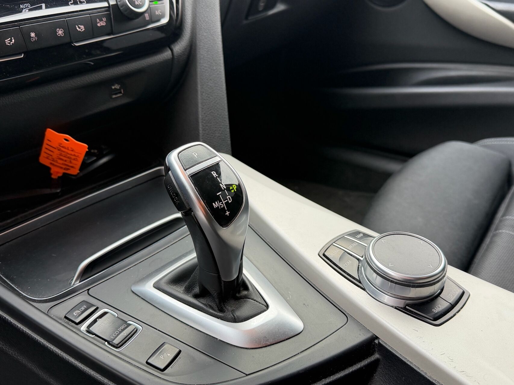 Billede af BMW 320d Touring 2,0 D Steptronic 190HK Stc 8g Aut.