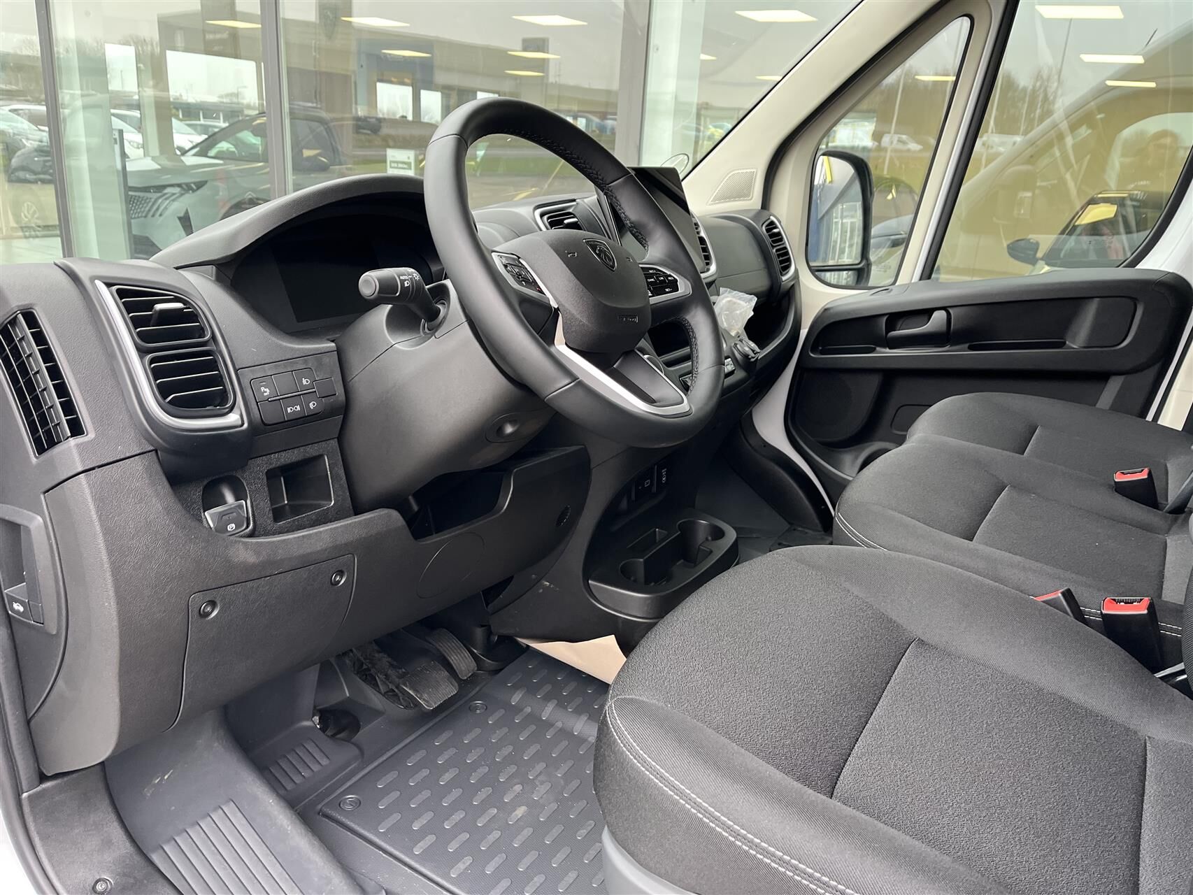 Billede af Peugeot e-Boxer 435 L3H2 EL Premium 270HK Van Aut.