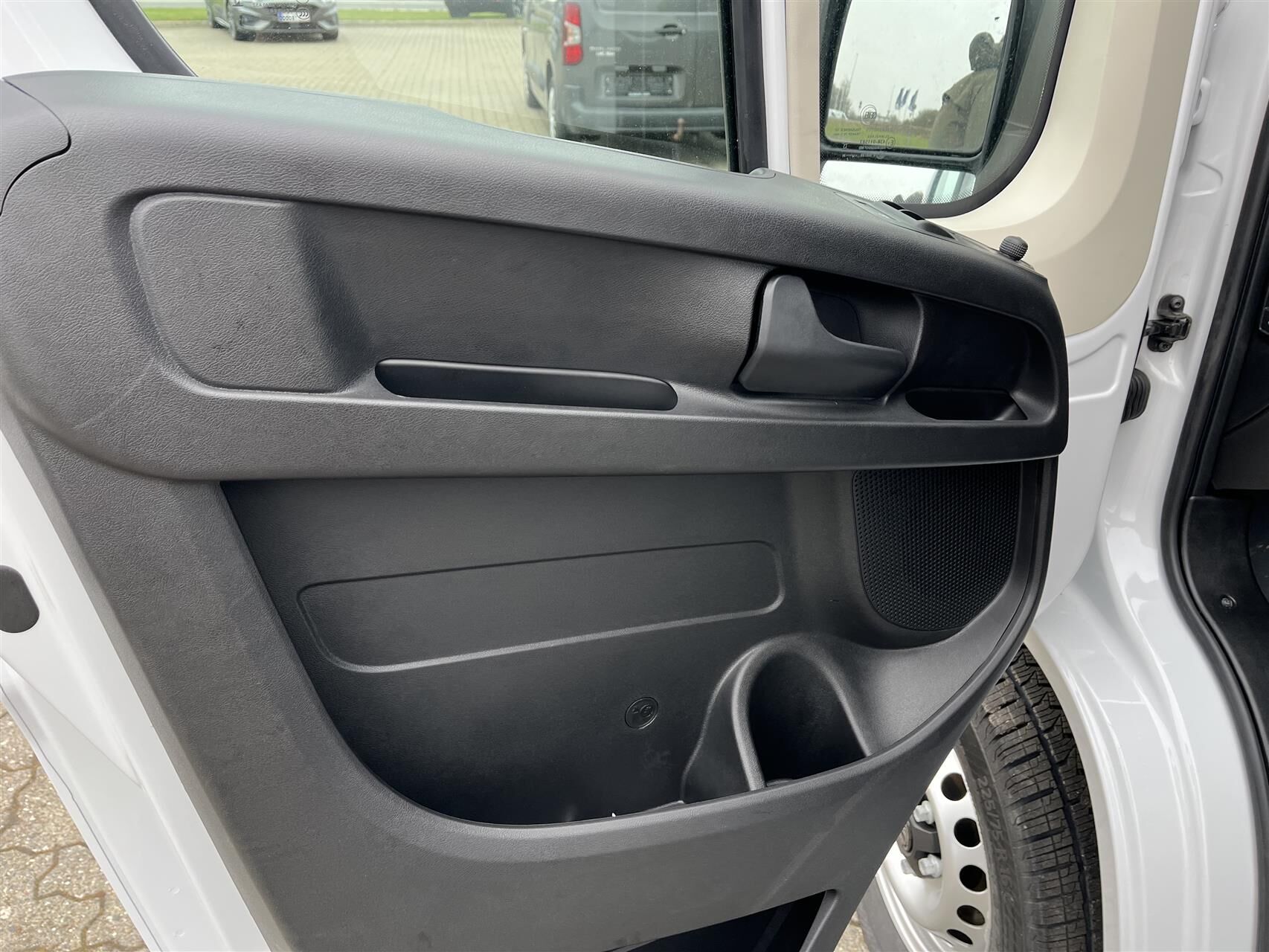 Billede af Peugeot e-Boxer 435 L3H2 EL Premium 270HK Van Aut.