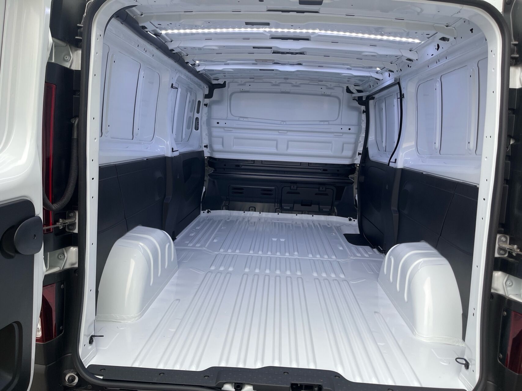 Billede af Nissan Primastar L2H1 2,0 DCi N-Connecta 150HK Van 6g Aut.