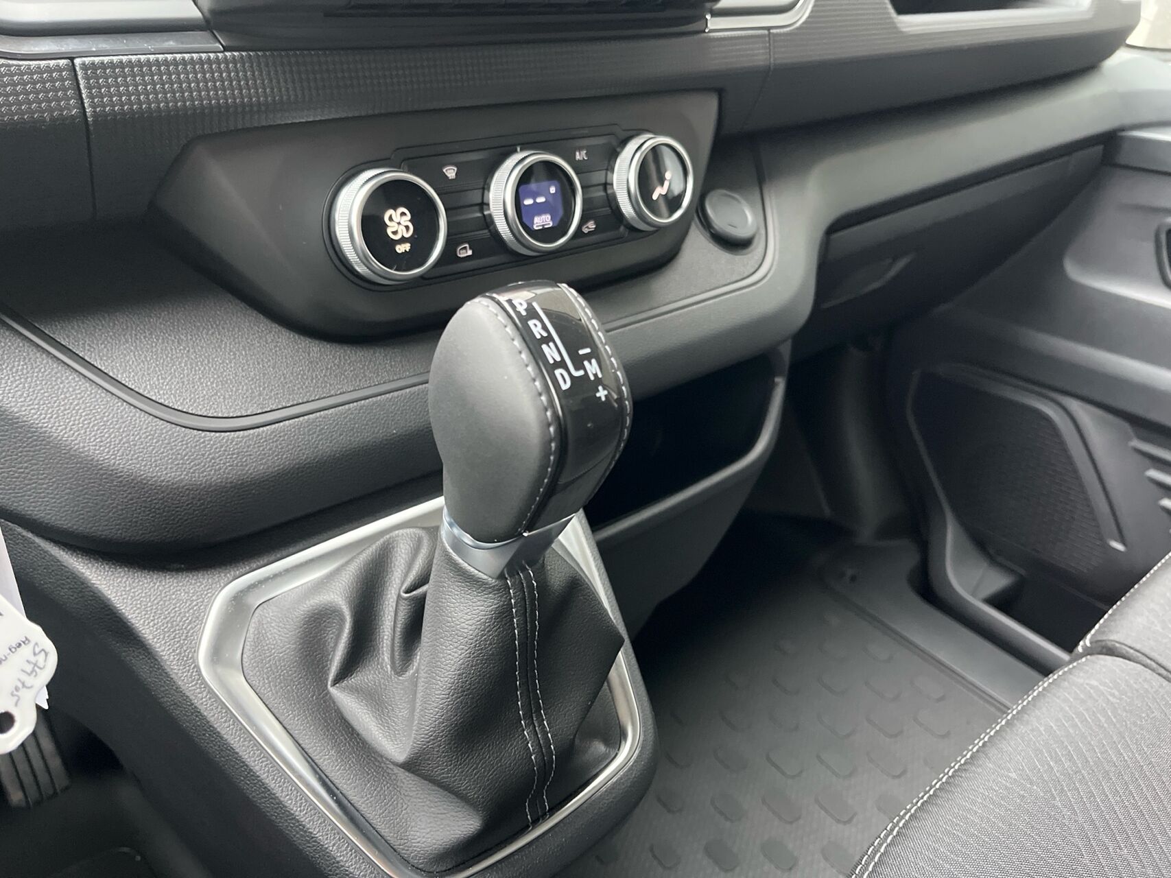 Billede af Nissan Primastar L2H1 2,0 DCi N-Connecta 150HK Van 6g Aut.