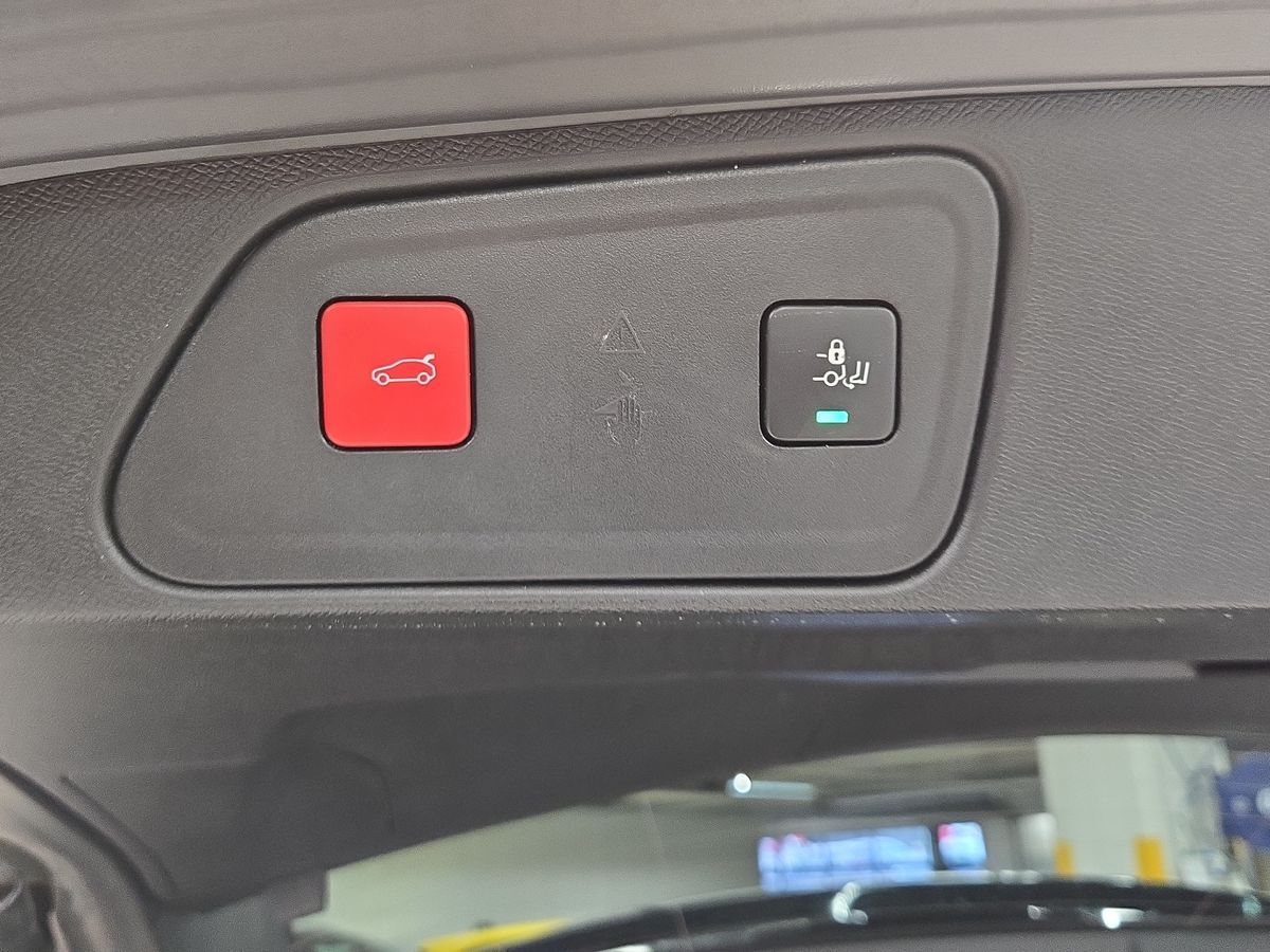 Billede af Peugeot 3008 1,6 PureTech  Plugin-hybrid First Selection EAT8 225HK 5d 8g Aut.