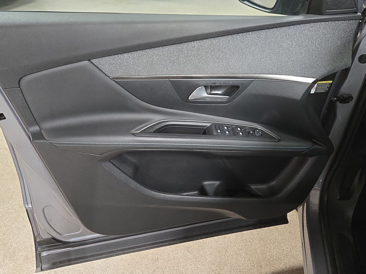 Billede af Peugeot 3008 1,6 PureTech  Plugin-hybrid First Selection EAT8 225HK 5d 8g Aut.