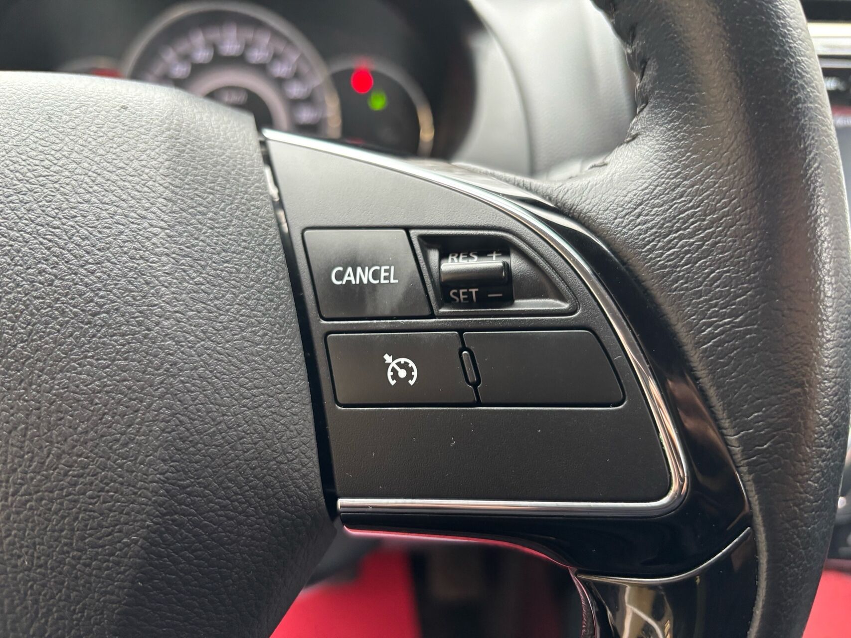 Billede af Mitsubishi Space Star 1,2 Invite+ CVT 80HK 5d Aut.