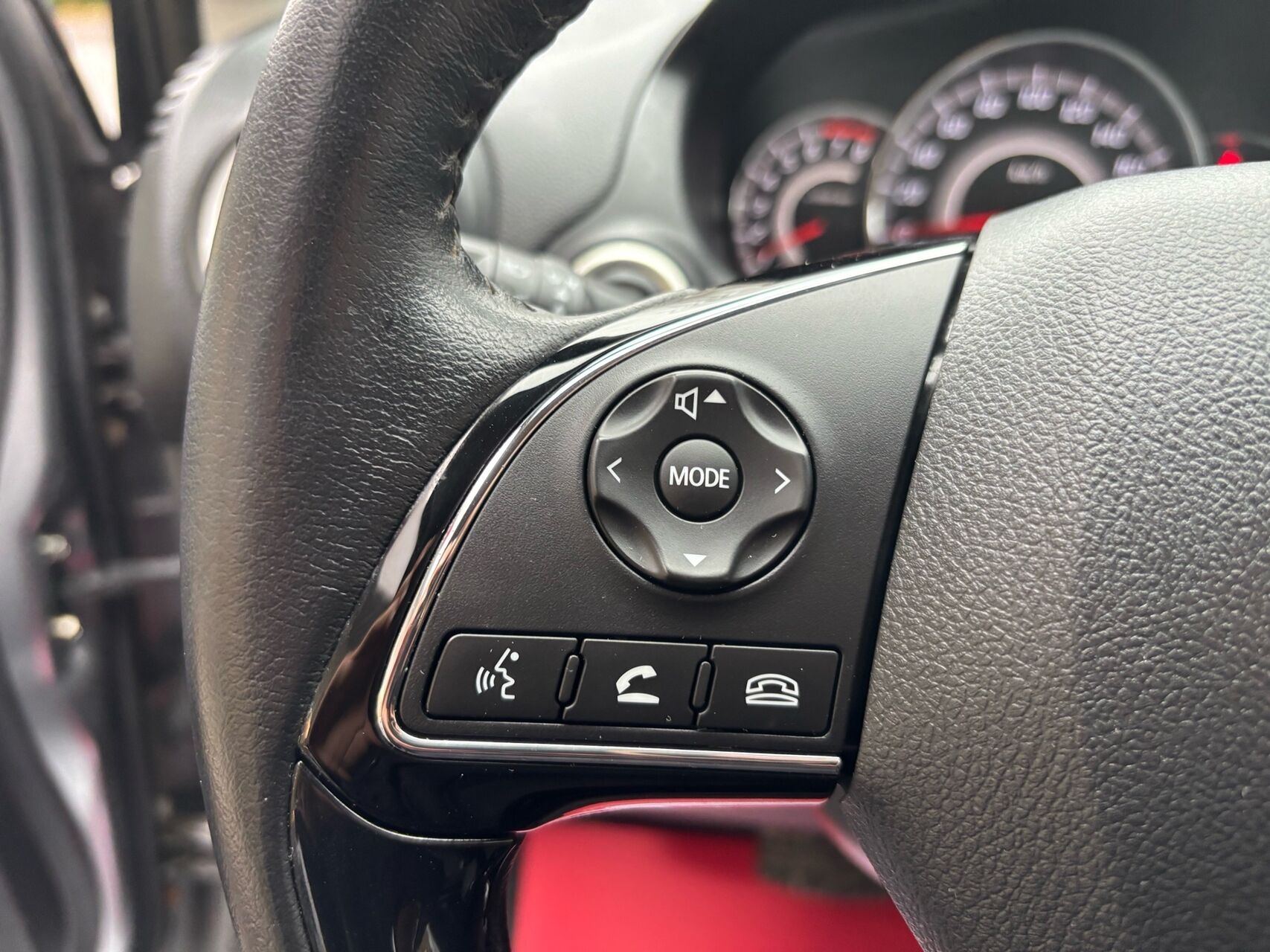 Billede af Mitsubishi Space Star 1,2 Invite+ CVT 80HK 5d Aut.