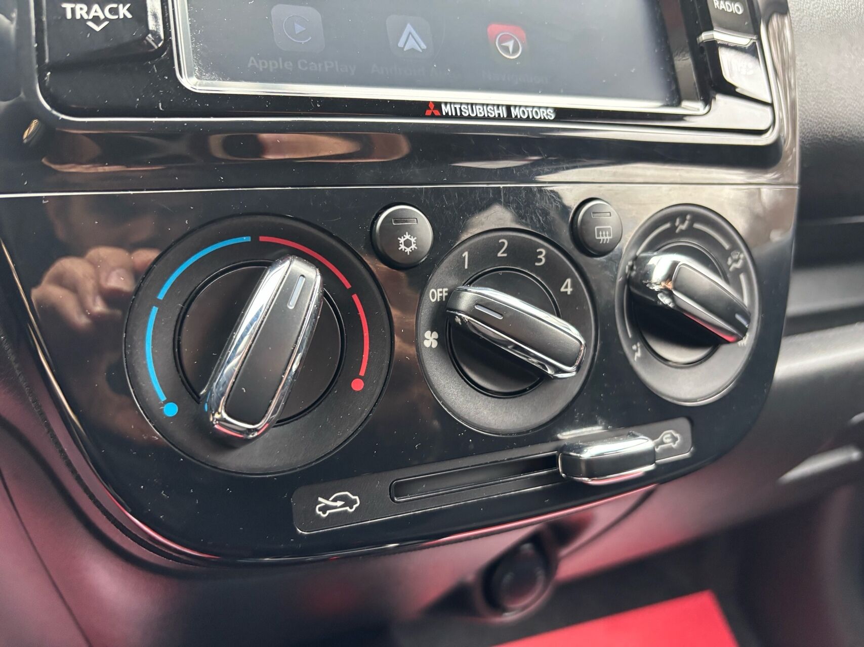 Billede af Mitsubishi Space Star 1,2 Invite+ CVT 80HK 5d Aut.