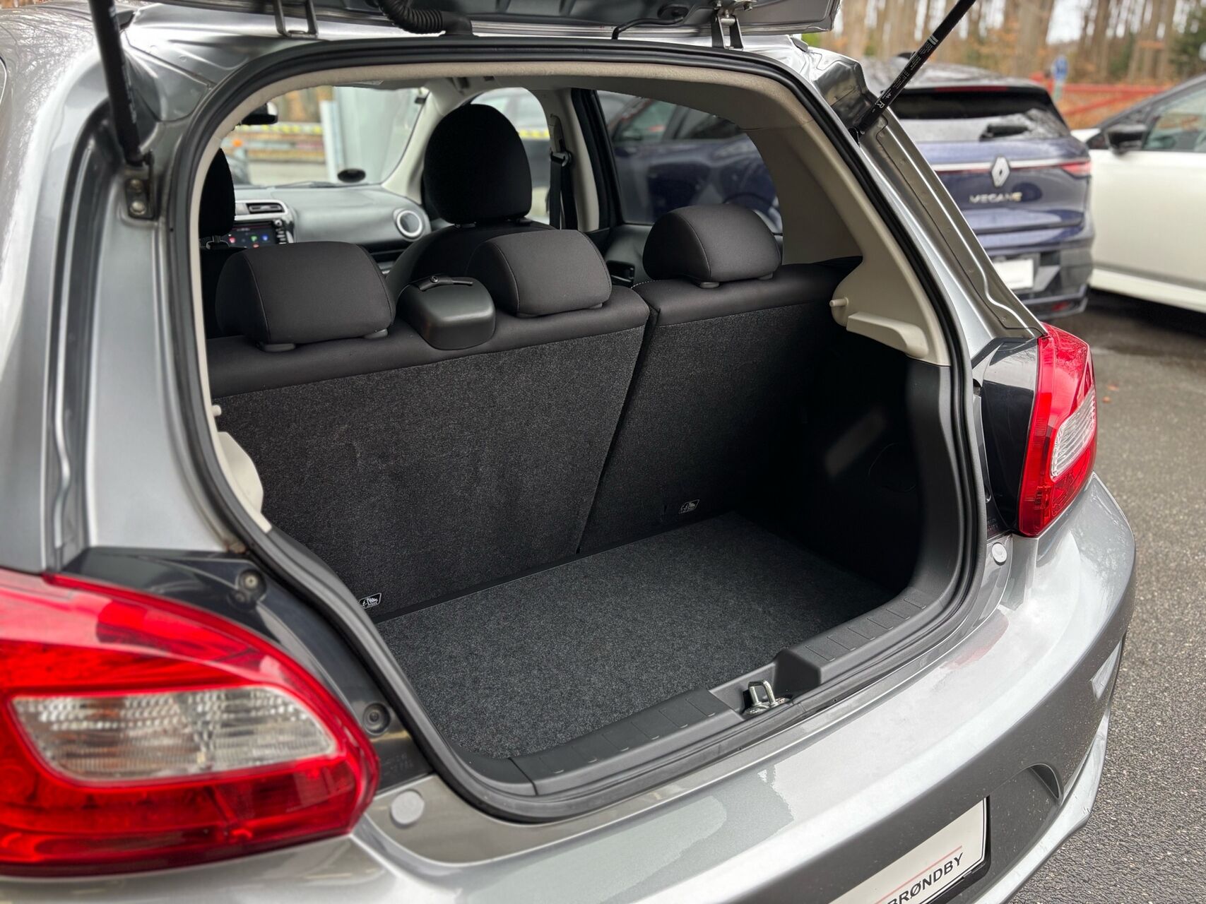 Billede af Mitsubishi Space Star 1,2 Invite+ CVT 80HK 5d Aut.