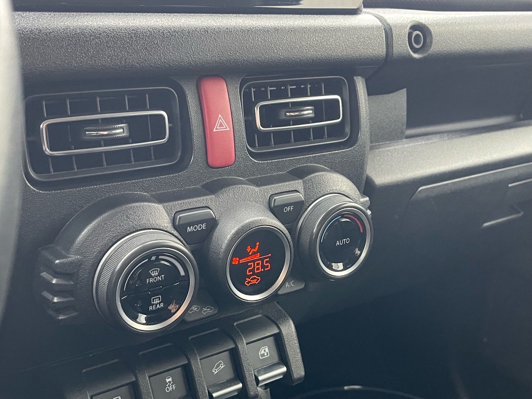 Billede af Suzuki Jimny 1,5 Adventure AllGrip 102HK 3d