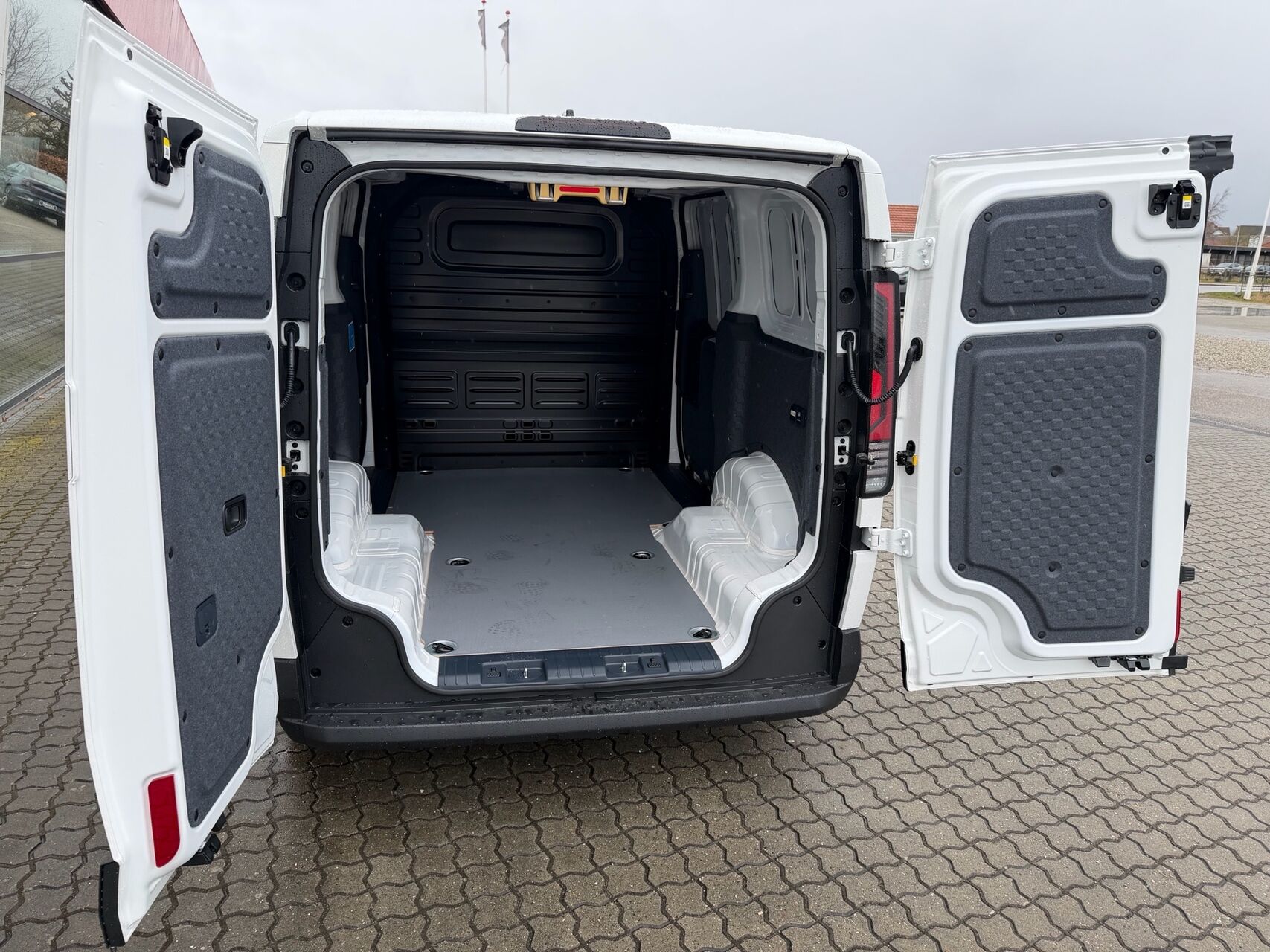 Billede af Kia PV5 Cargo L2H1 EL Long Range Work Pro 163HK Van Aut.