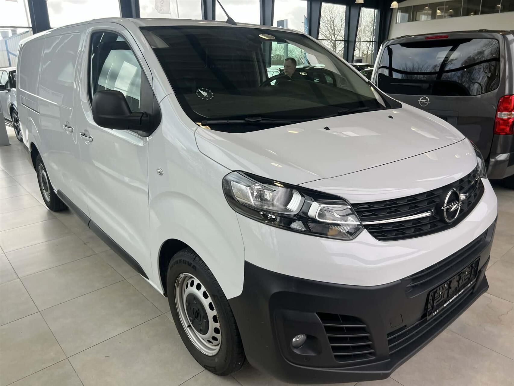 Billede af Opel Vivaro L3V2 2,0 BlueHDi Enjoy+ AT8 145HK Van 8g Aut.