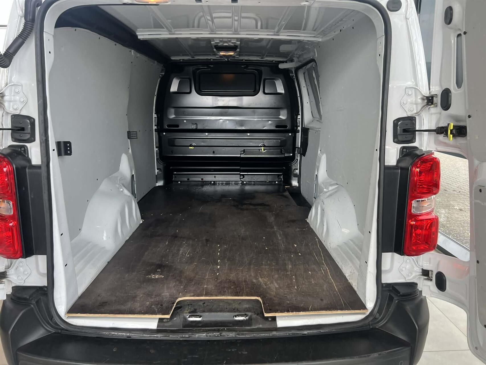 Billede af Opel Vivaro L3V2 2,0 BlueHDi Enjoy+ AT8 145HK Van 8g Aut.