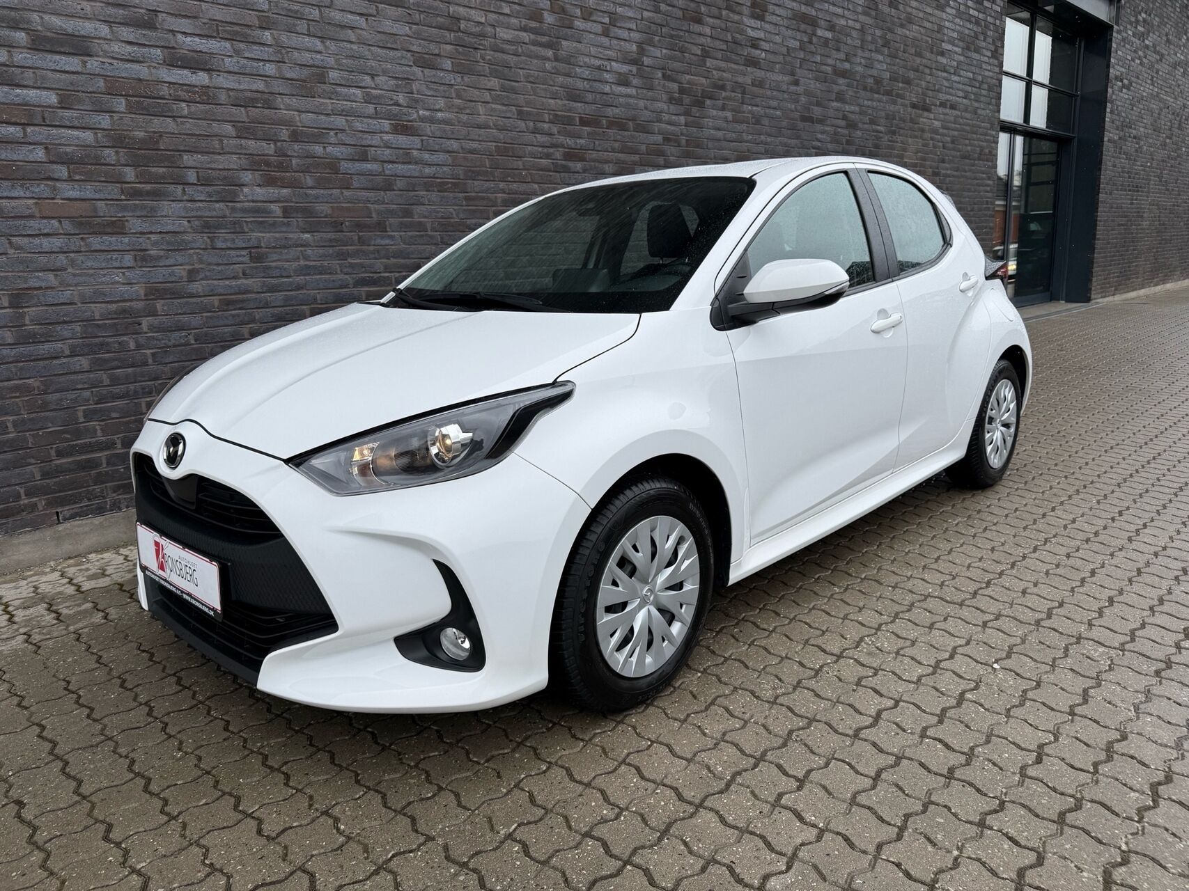 Billede af Mazda 2 1,5 VVT-I  Hybrid Pure Plus Pack CVT 116HK 5d Trinl. Gear
