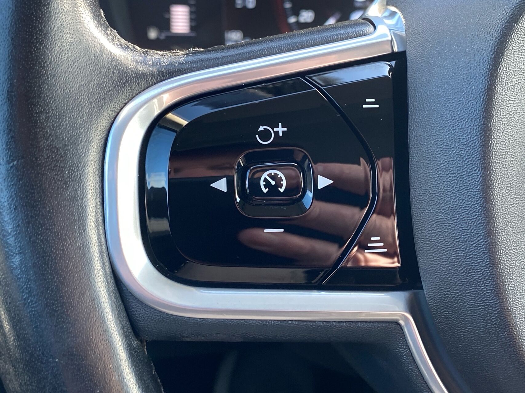 Billede af Volvo V90 2,0 D4 Momentum 190HK Stc 8g Aut.