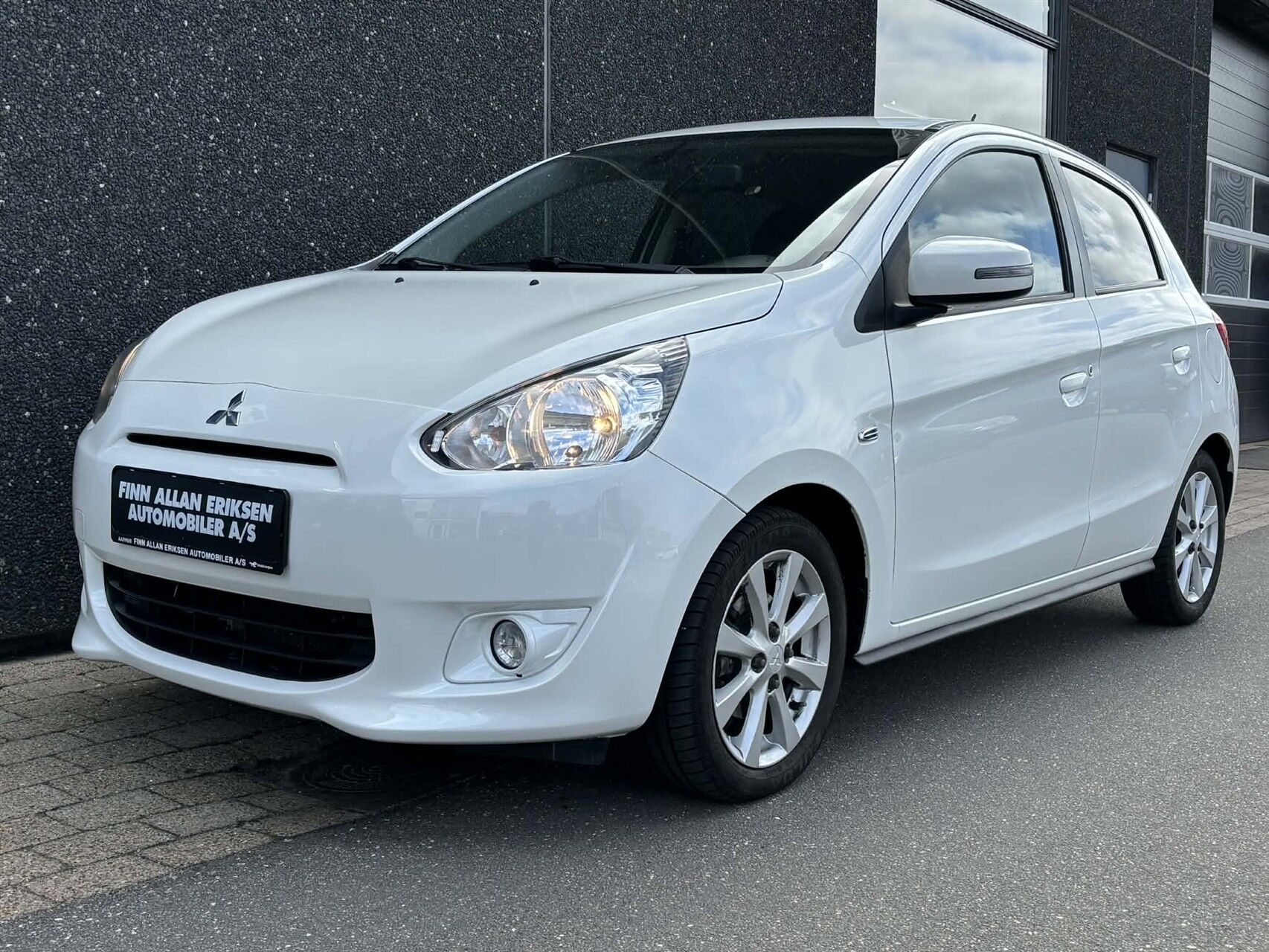 Billede af Mitsubishi Space Star 1,2 Intense CVT 80HK 5d Aut.