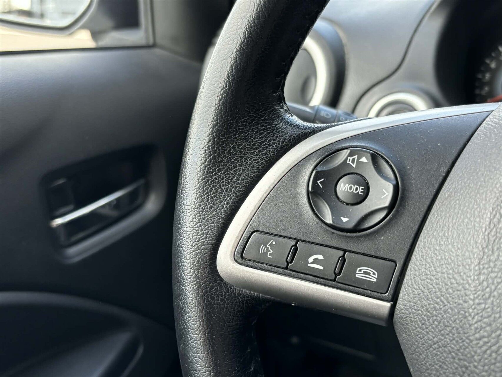 Billede af Mitsubishi Space Star 1,2 Intense CVT 80HK 5d Aut.