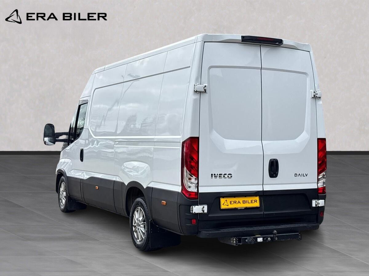 Billede af Iveco Daily 35S18 12m3 3,0 D Forza+ A8 V 176HK Van 8g Aut.