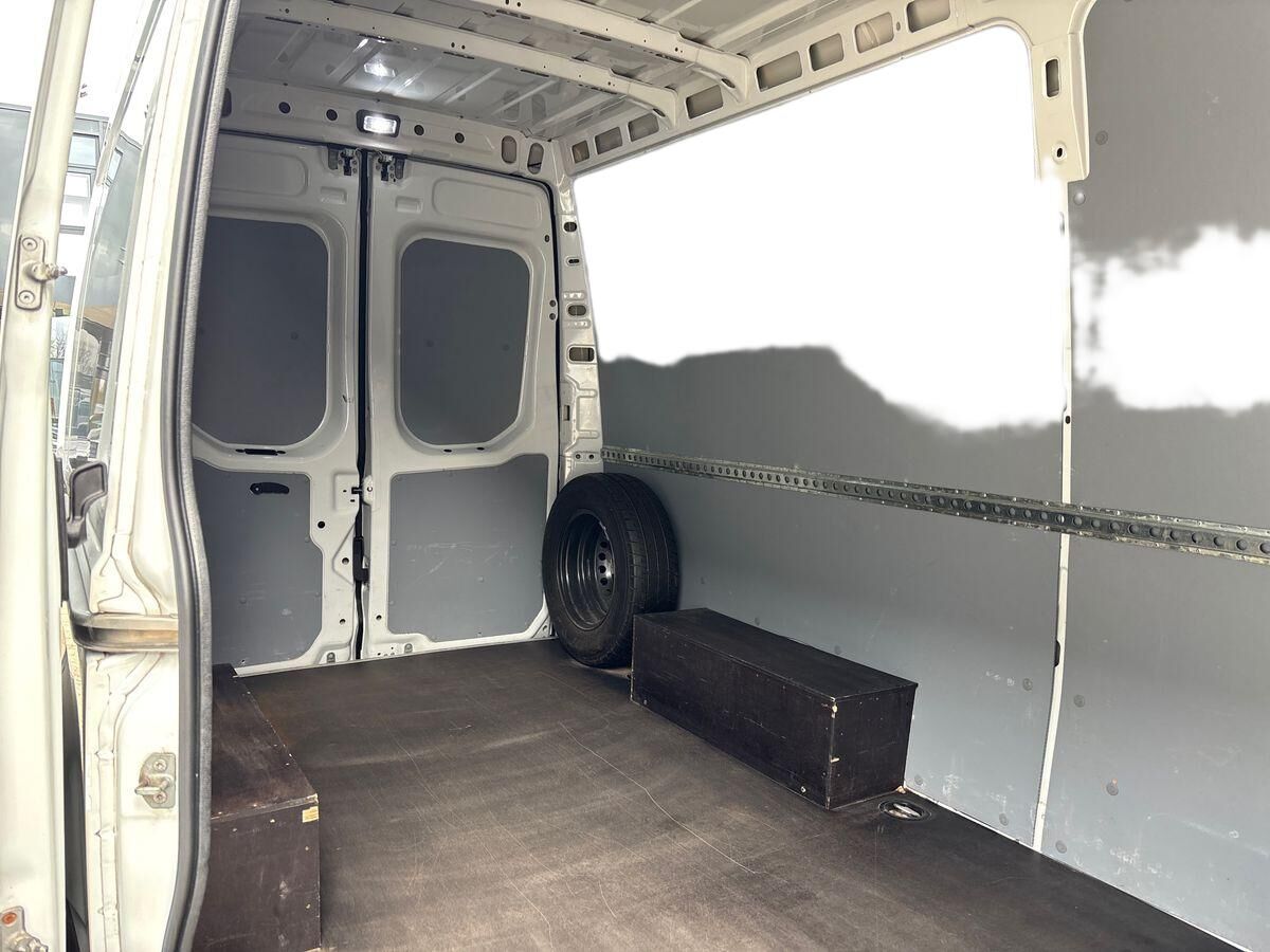 Billede af Iveco Daily 35S18 12m3 3,0 D Forza+ A8 V 176HK Van 8g Aut.